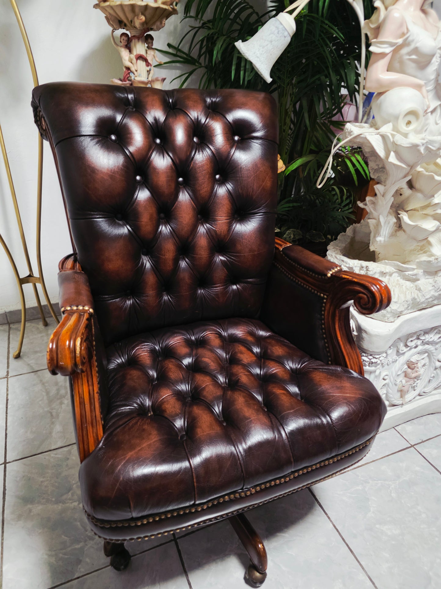 Silla Ejecutiva Chesterfield en Cuero Autentico – Elaborada por Coaster Furniture 🪑🏛️🪶