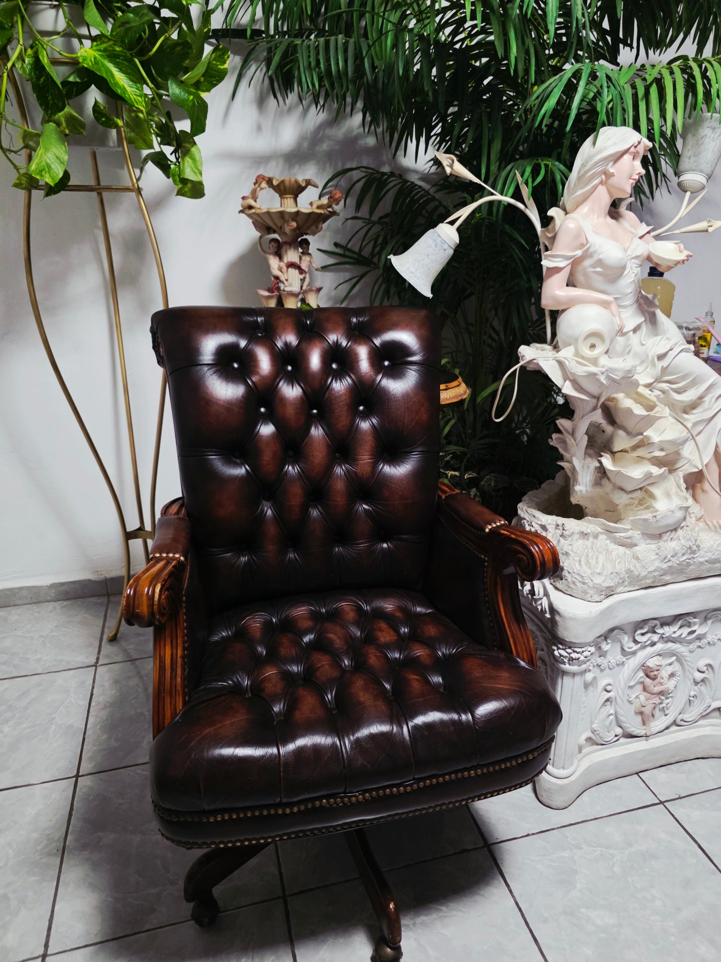 Silla Ejecutiva Chesterfield en Cuero Autentico – Elaborada por Coaster Furniture 🪑🏛️🪶