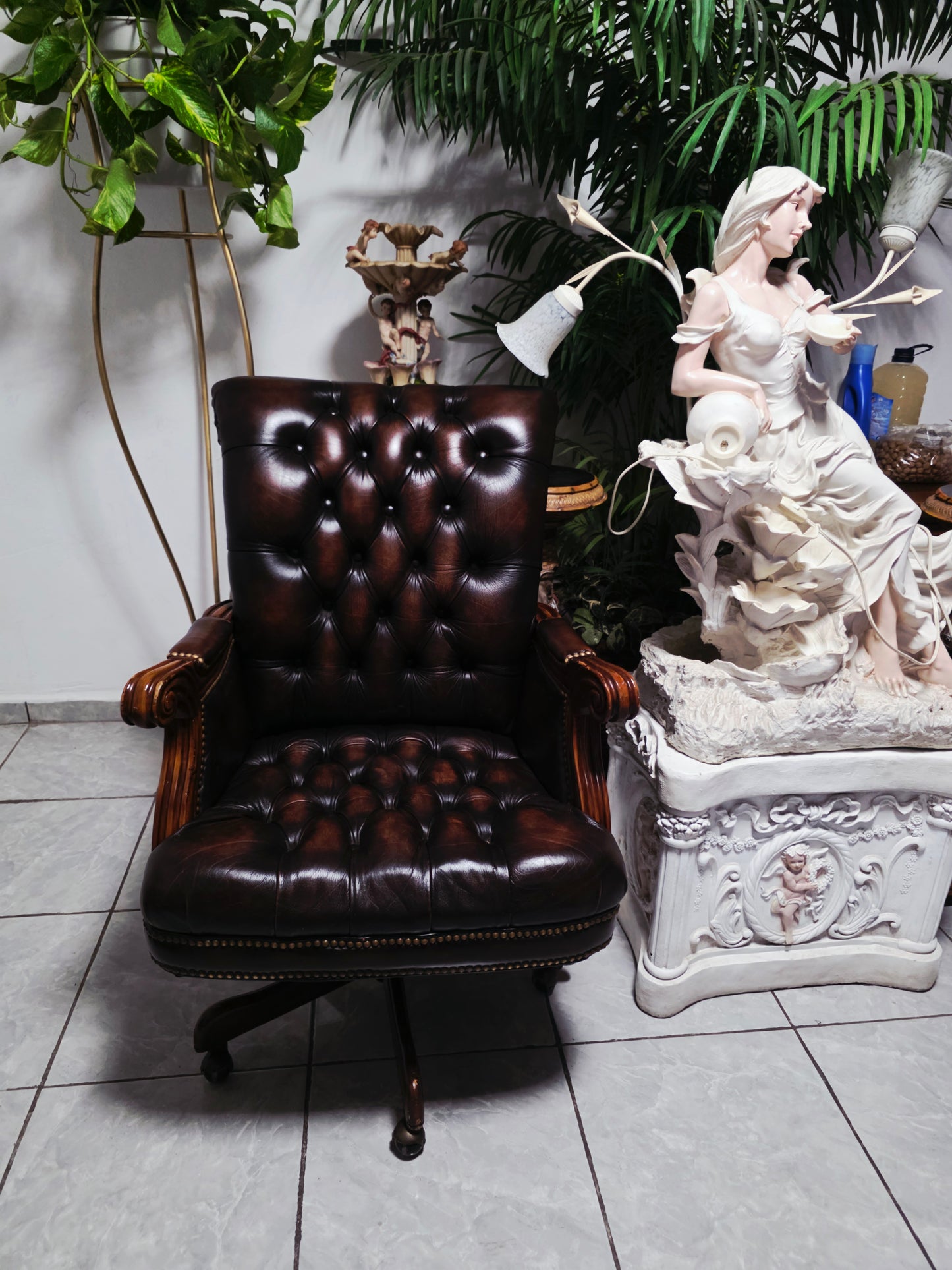 Silla Ejecutiva Chesterfield en Cuero Autentico – Elaborada por Coaster Furniture 🪑🏛️🪶