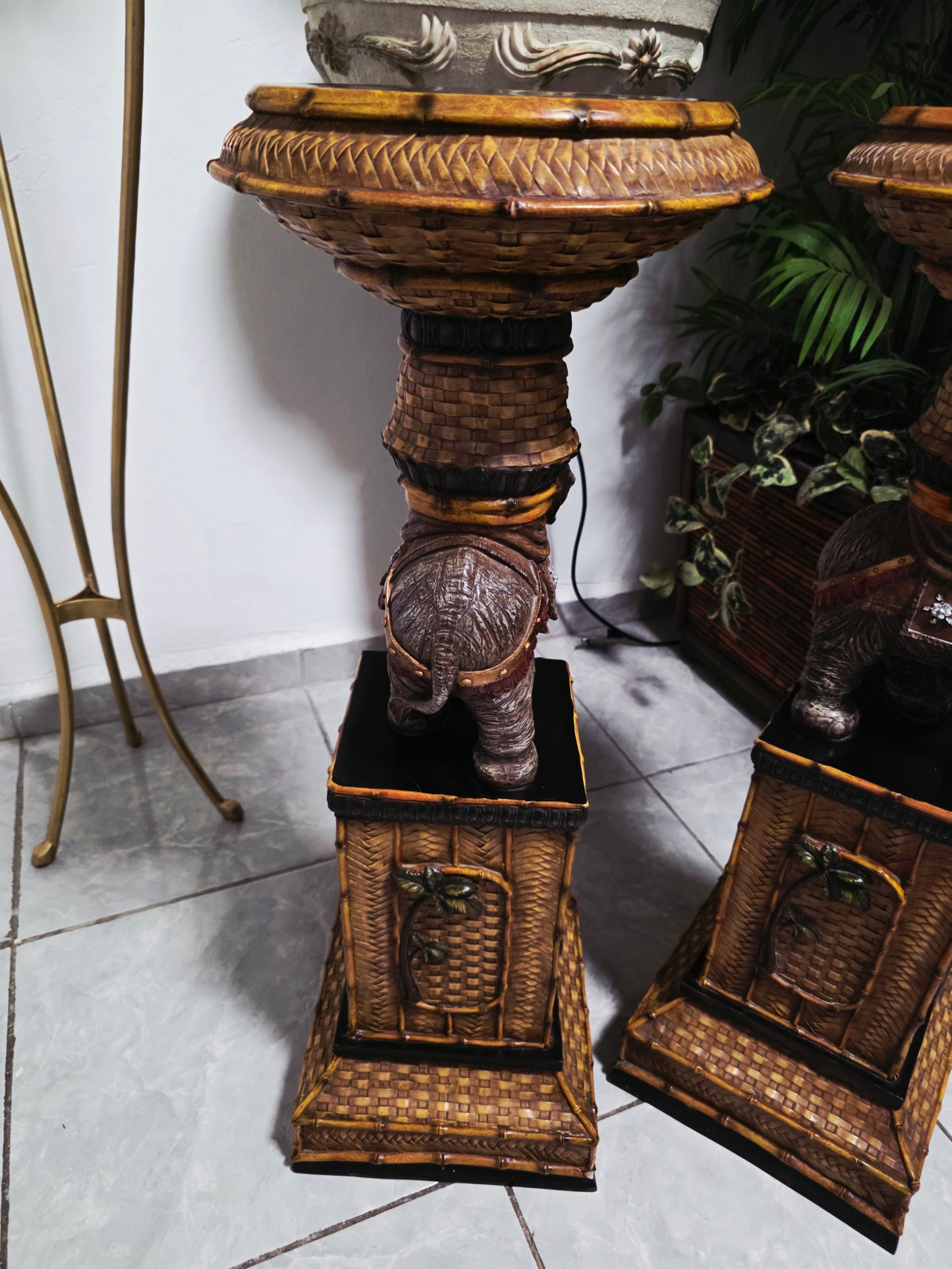 Par de Pedestales de Elefantes – Estilo Tropical Design Toscano 🌴🏛️🌹