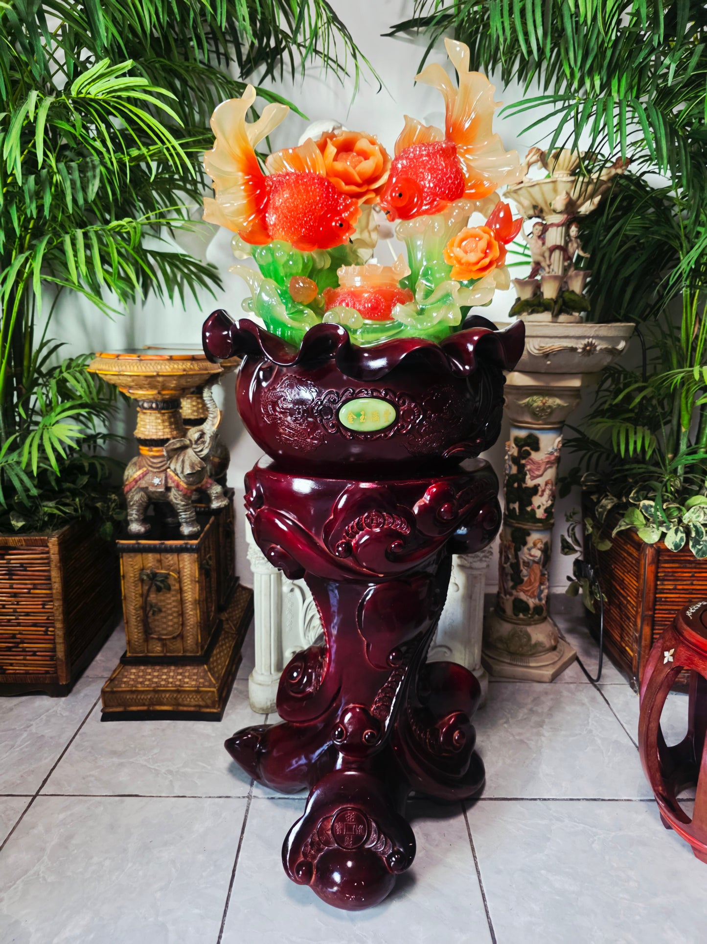 Fuente Oriental de la Abundancia – Escultura Monumental con Adorno de Peces 🐟🌸
