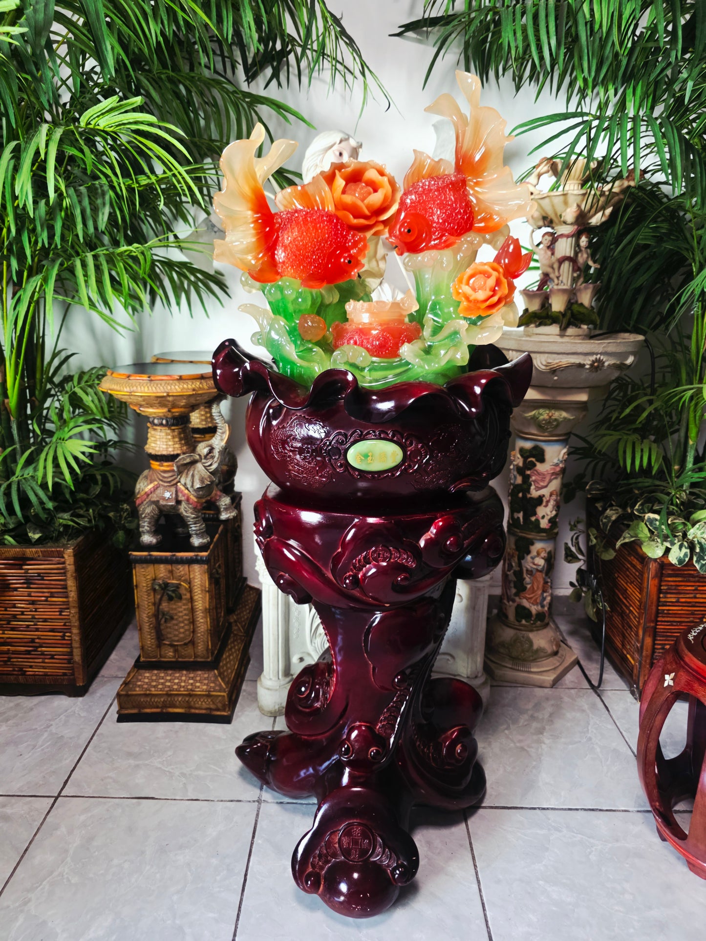 Fuente Oriental de la Abundancia – Escultura Monumental con Adorno de Peces 🐟🌸