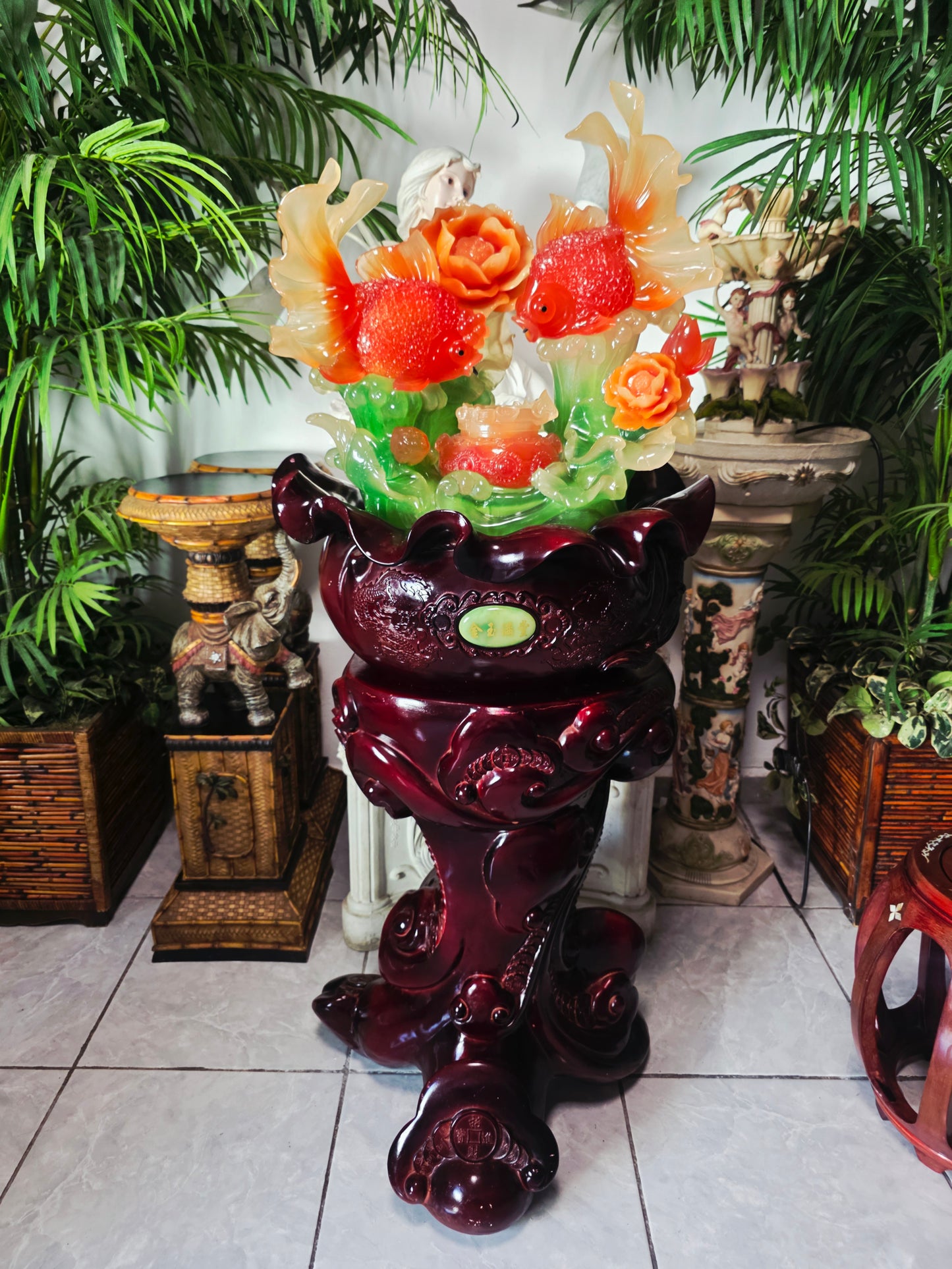 Fuente Oriental de la Abundancia – Escultura Monumental con Adorno de Peces 🐟🌸