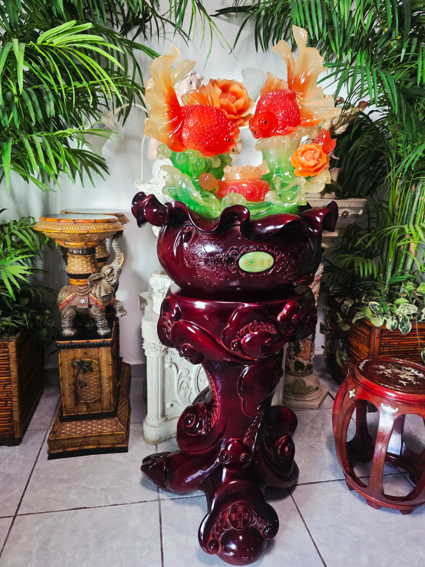 Fuente Oriental de la Abundancia – Escultura Monumental con Adorno de Peces 🐟🌸