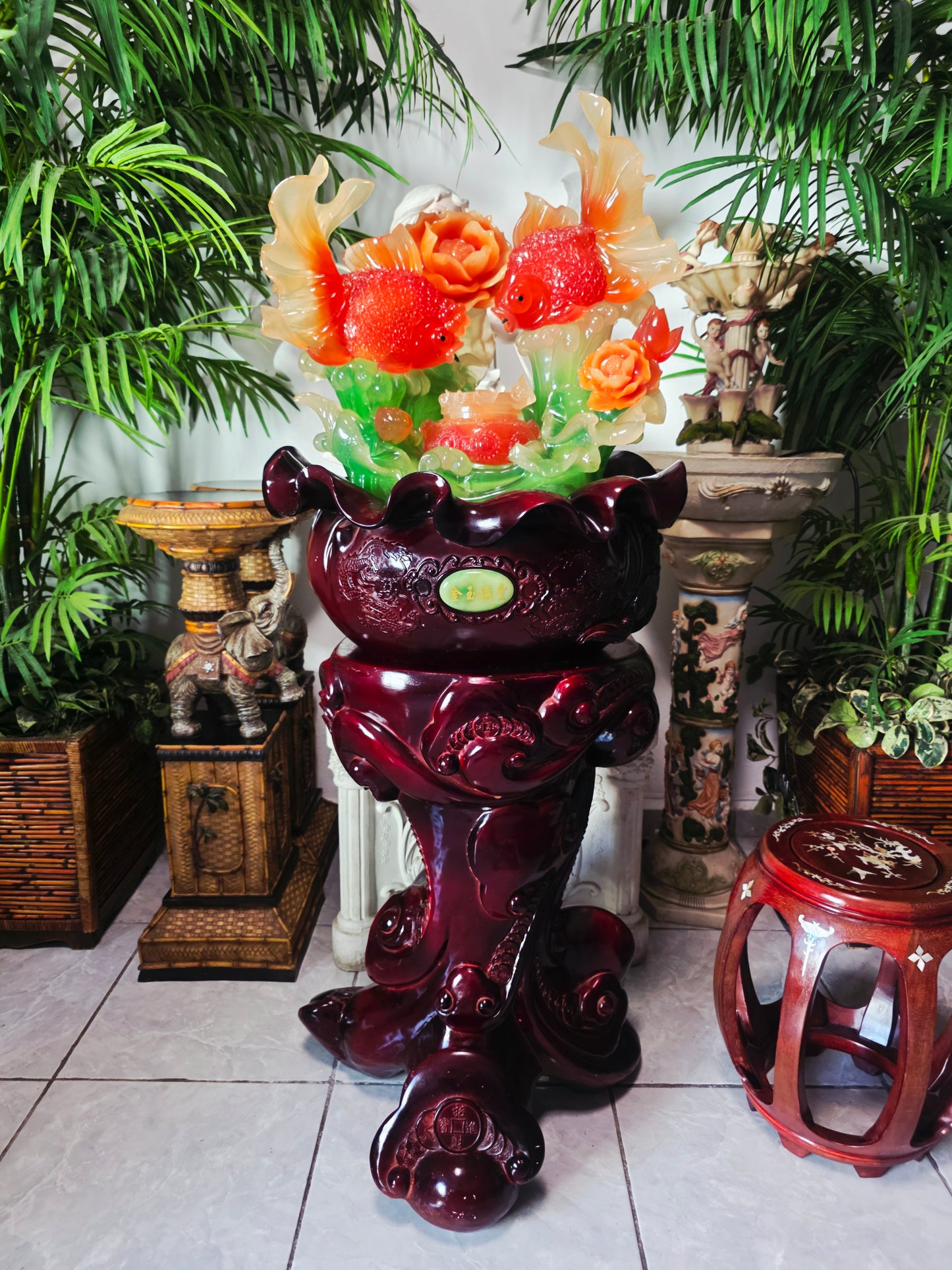 Fuente Oriental de la Abundancia – Escultura Monumental con Adorno de Peces 🐟🌸