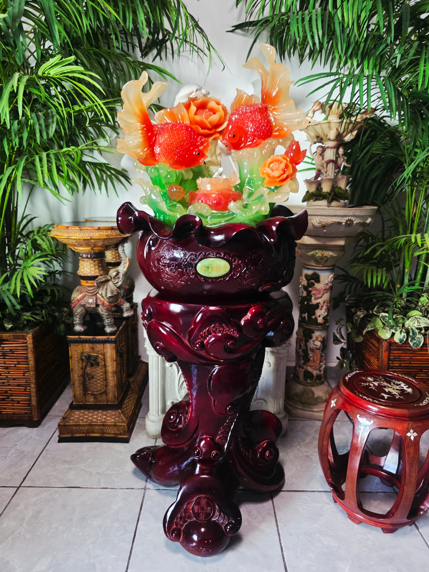 Fuente Oriental de la Abundancia – Escultura Monumental con Adorno de Peces 🐟🌸