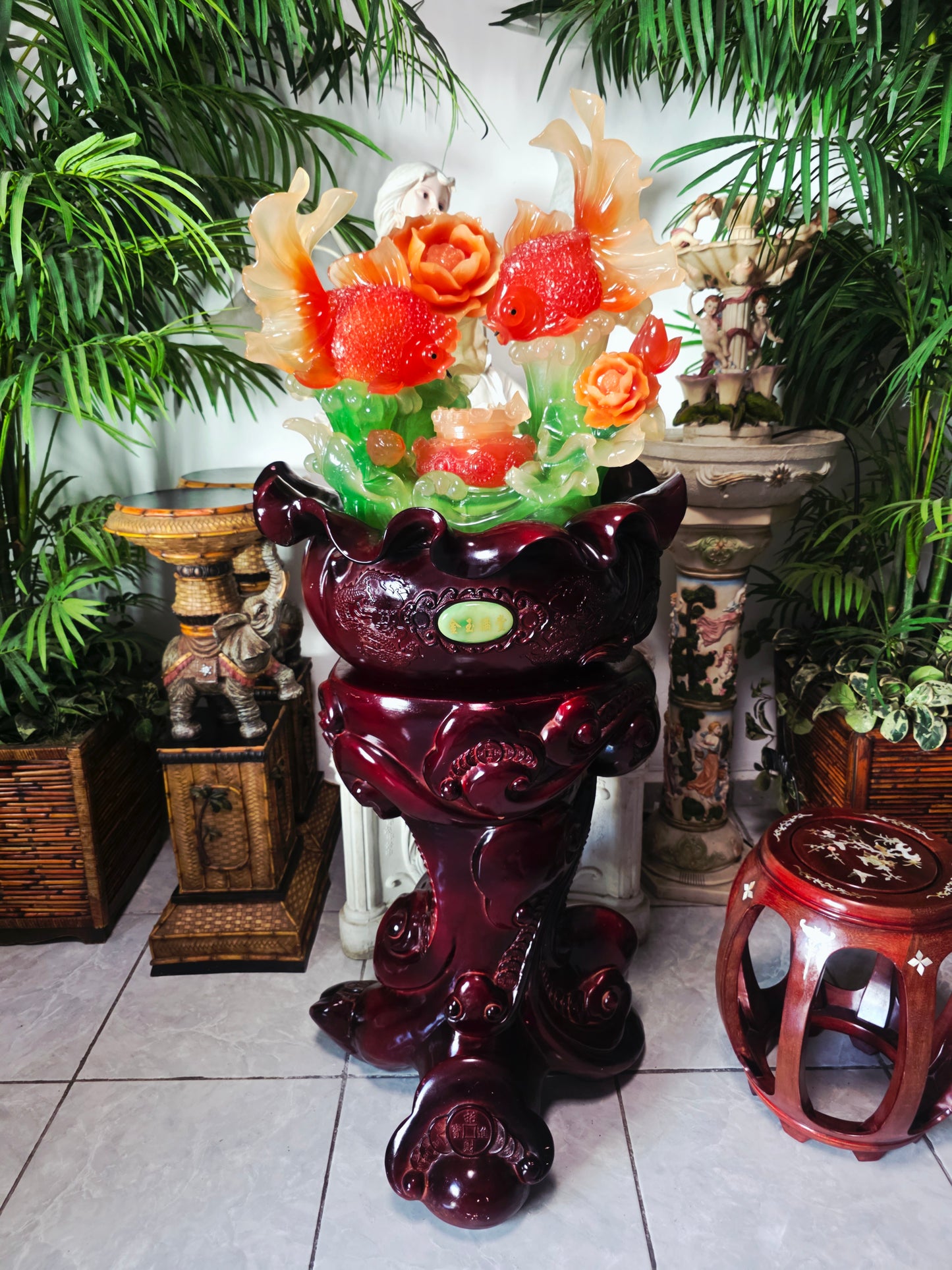 Fuente Oriental de la Abundancia – Escultura Monumental con Adorno de Peces 🐟🌸