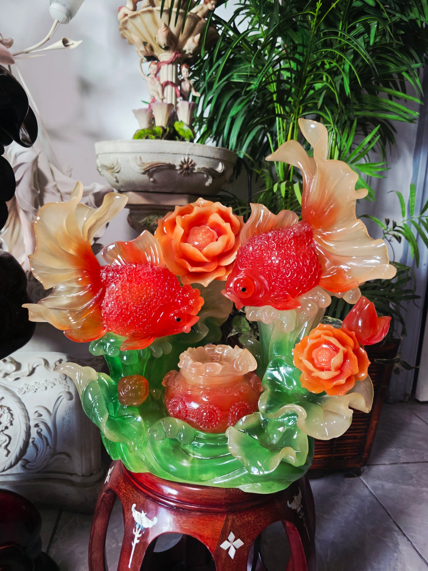 Fuente Oriental de la Abundancia – Escultura Monumental con Adorno de Peces 🐟🌸