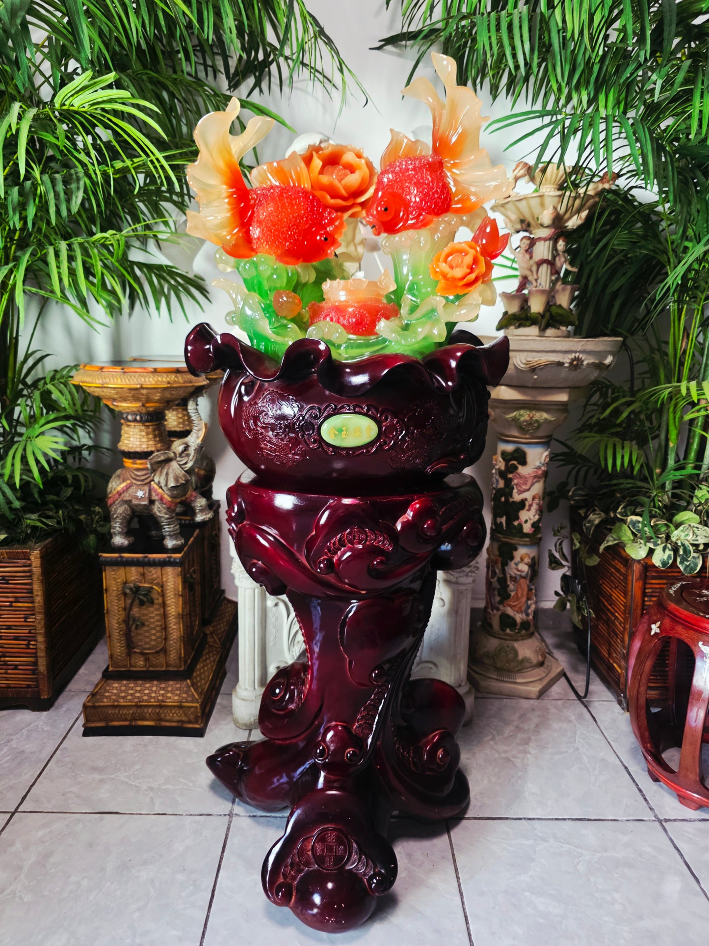 Fuente Oriental de la Abundancia – Escultura Monumental con Adorno de Peces 🐟🌸
