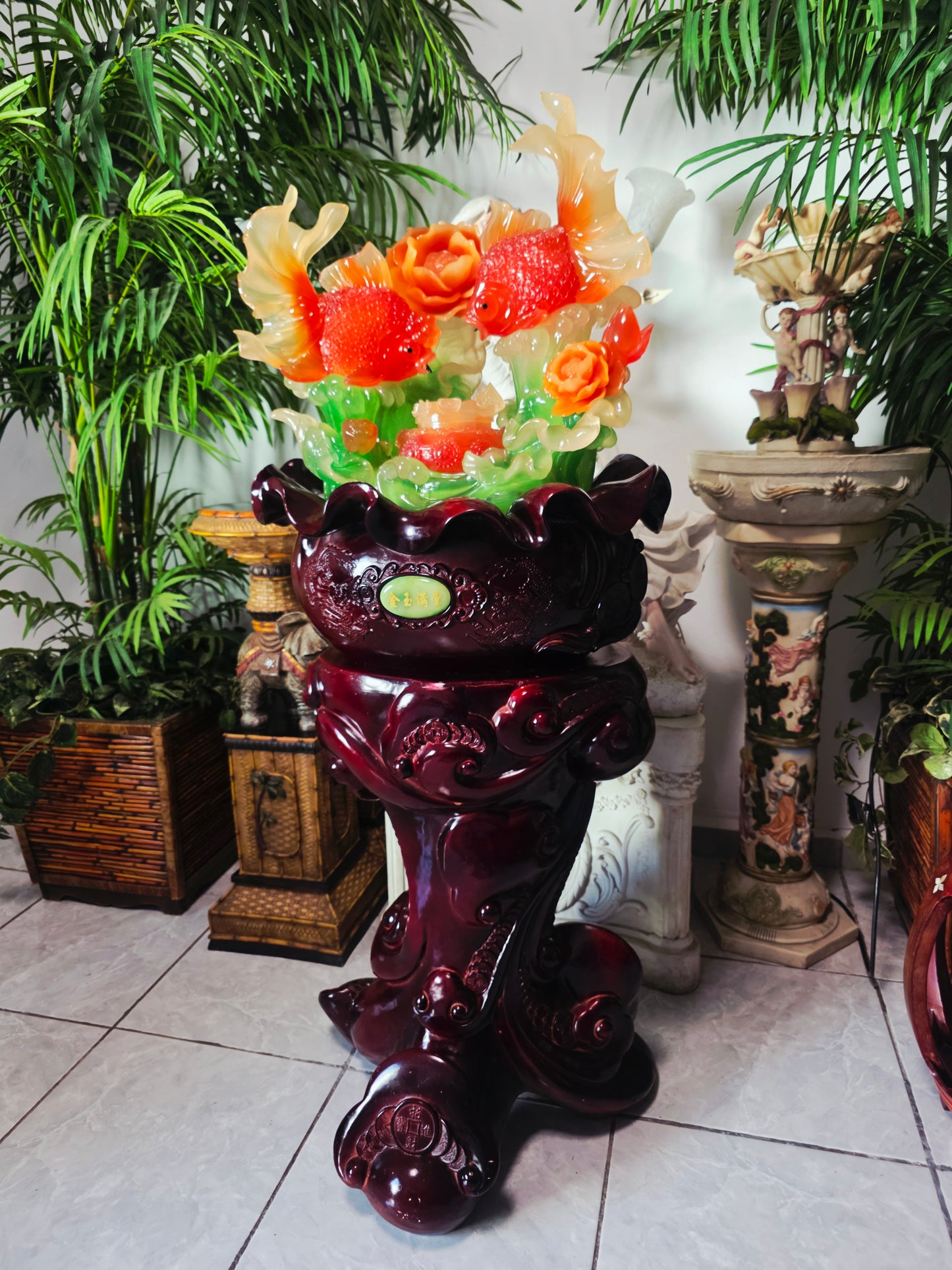 Fuente Oriental de la Abundancia – Escultura Monumental con Adorno de Peces 🐟🌸