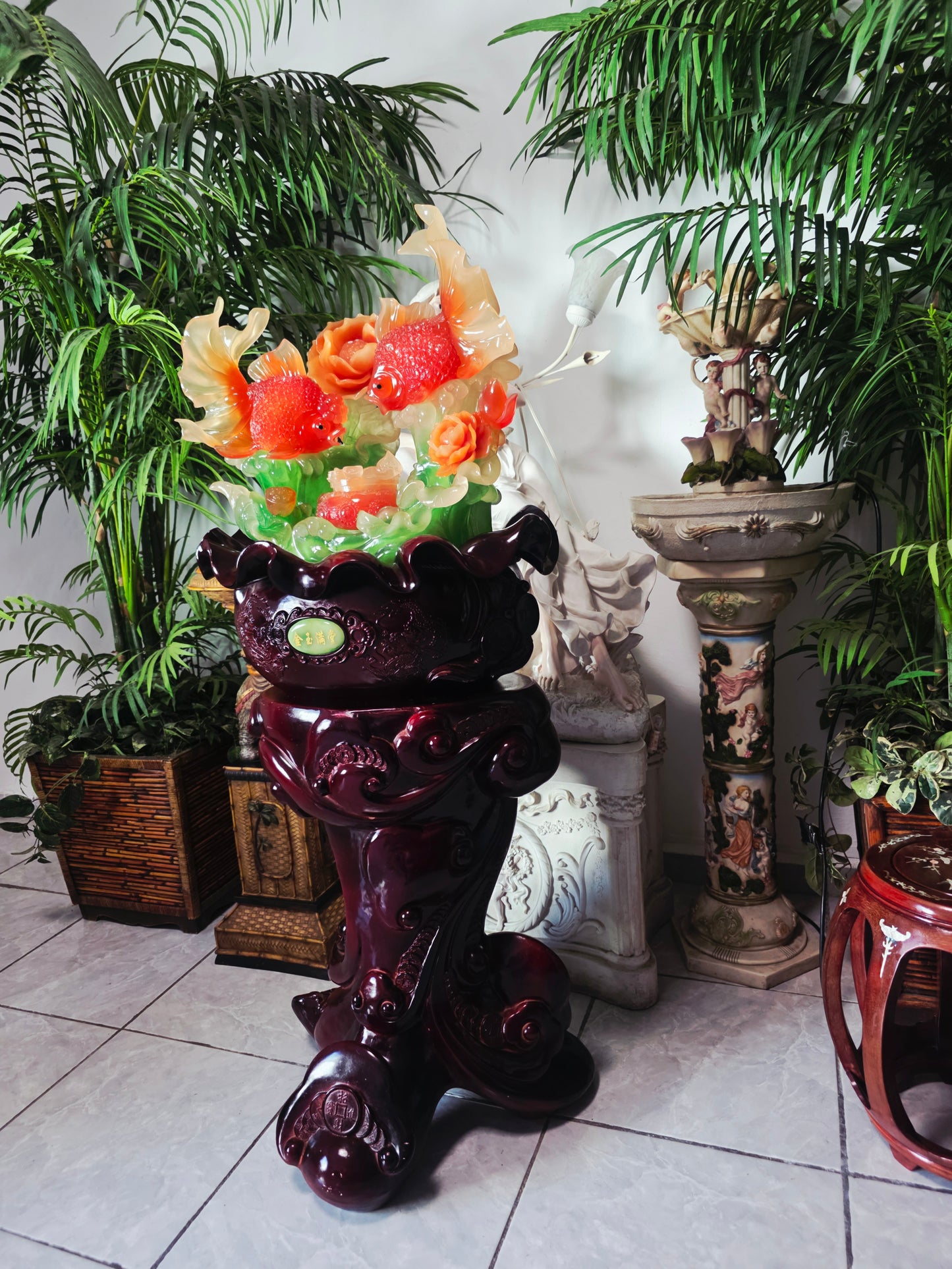 Fuente Oriental de la Abundancia – Escultura Monumental con Adorno de Peces 🐟🌸