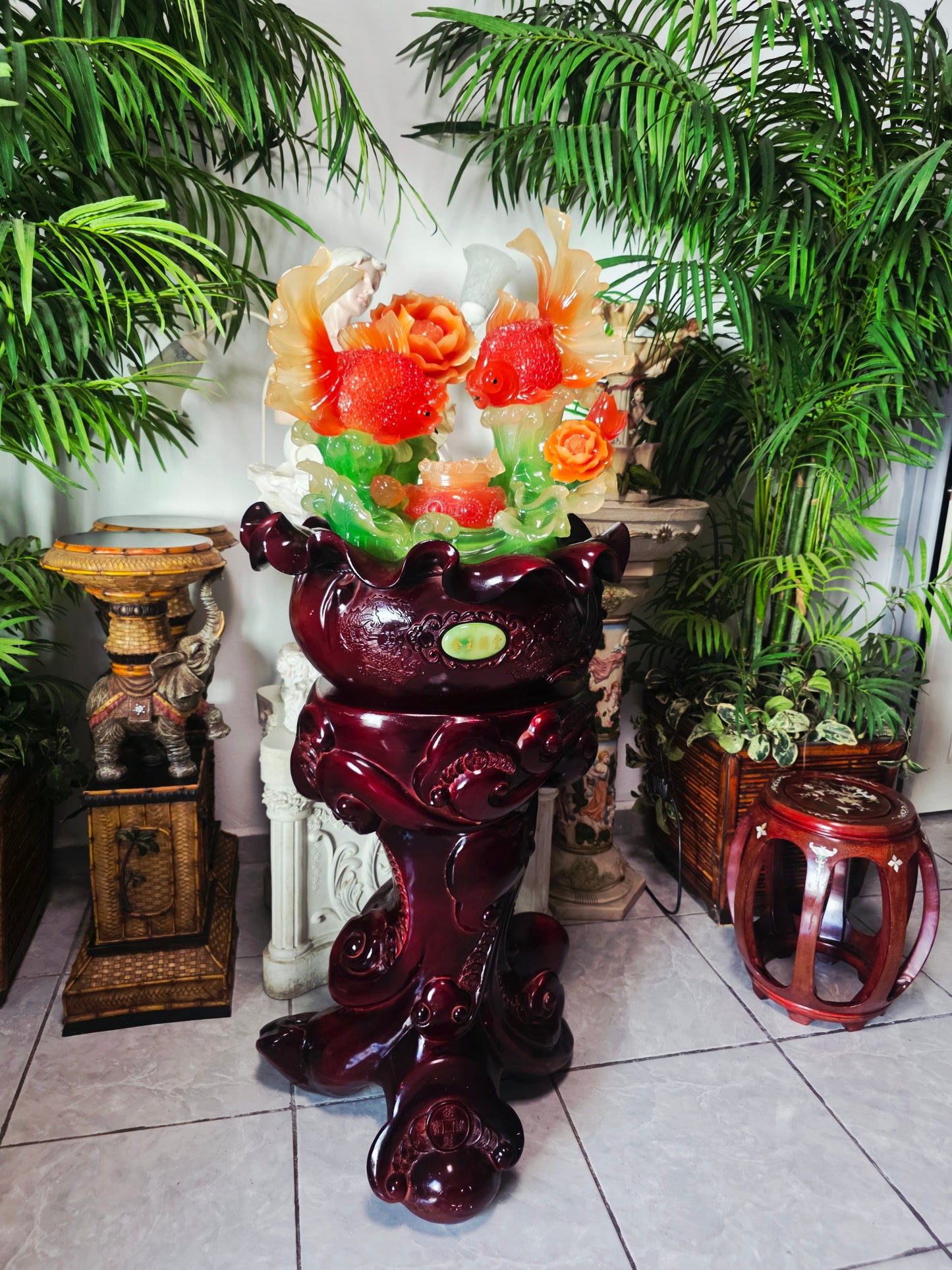 Fuente Oriental de la Abundancia – Escultura Monumental con Adorno de Peces 🐟🌸