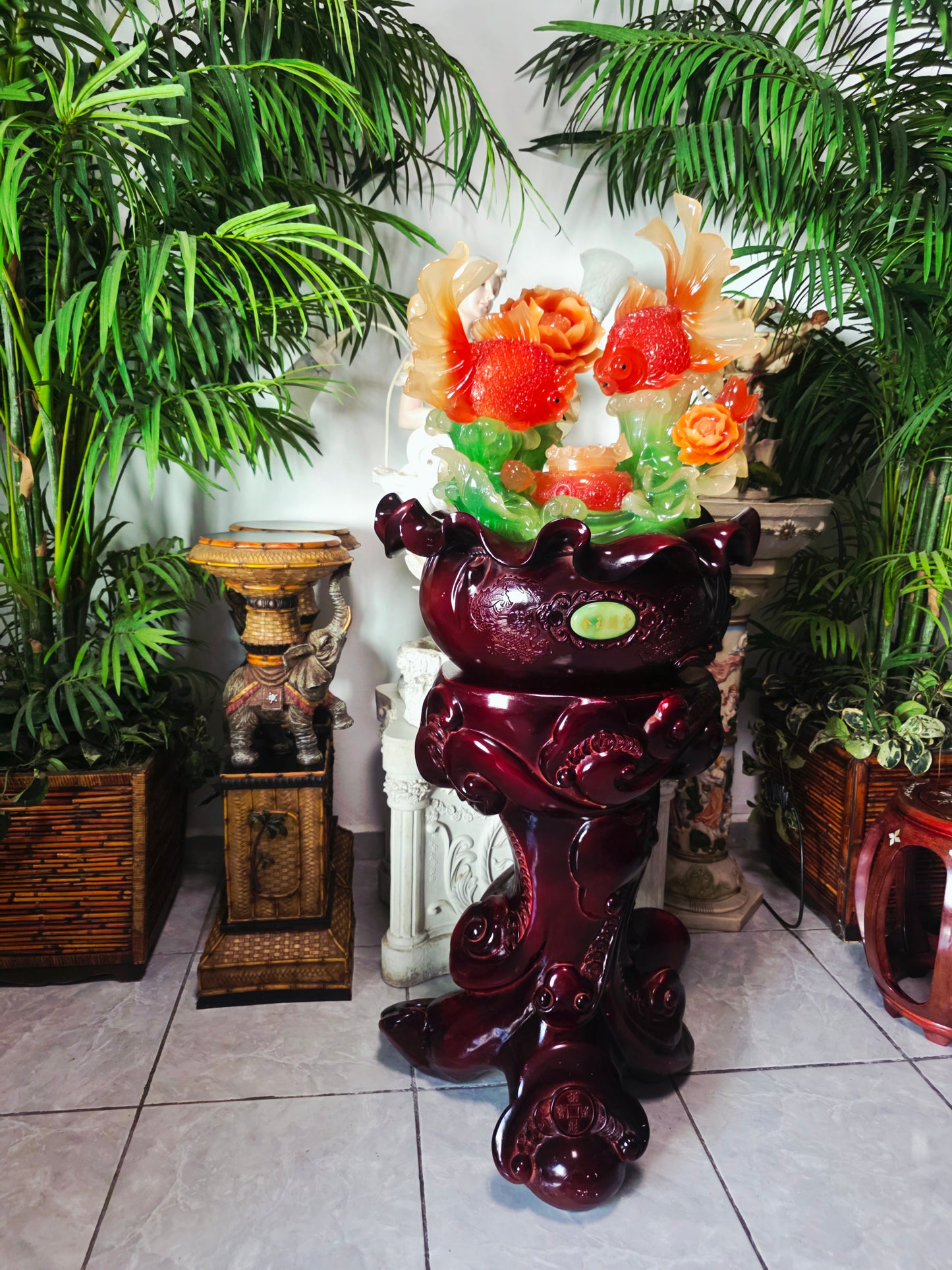 Fuente Oriental de la Abundancia – Escultura Monumental con Adorno de Peces 🐟🌸