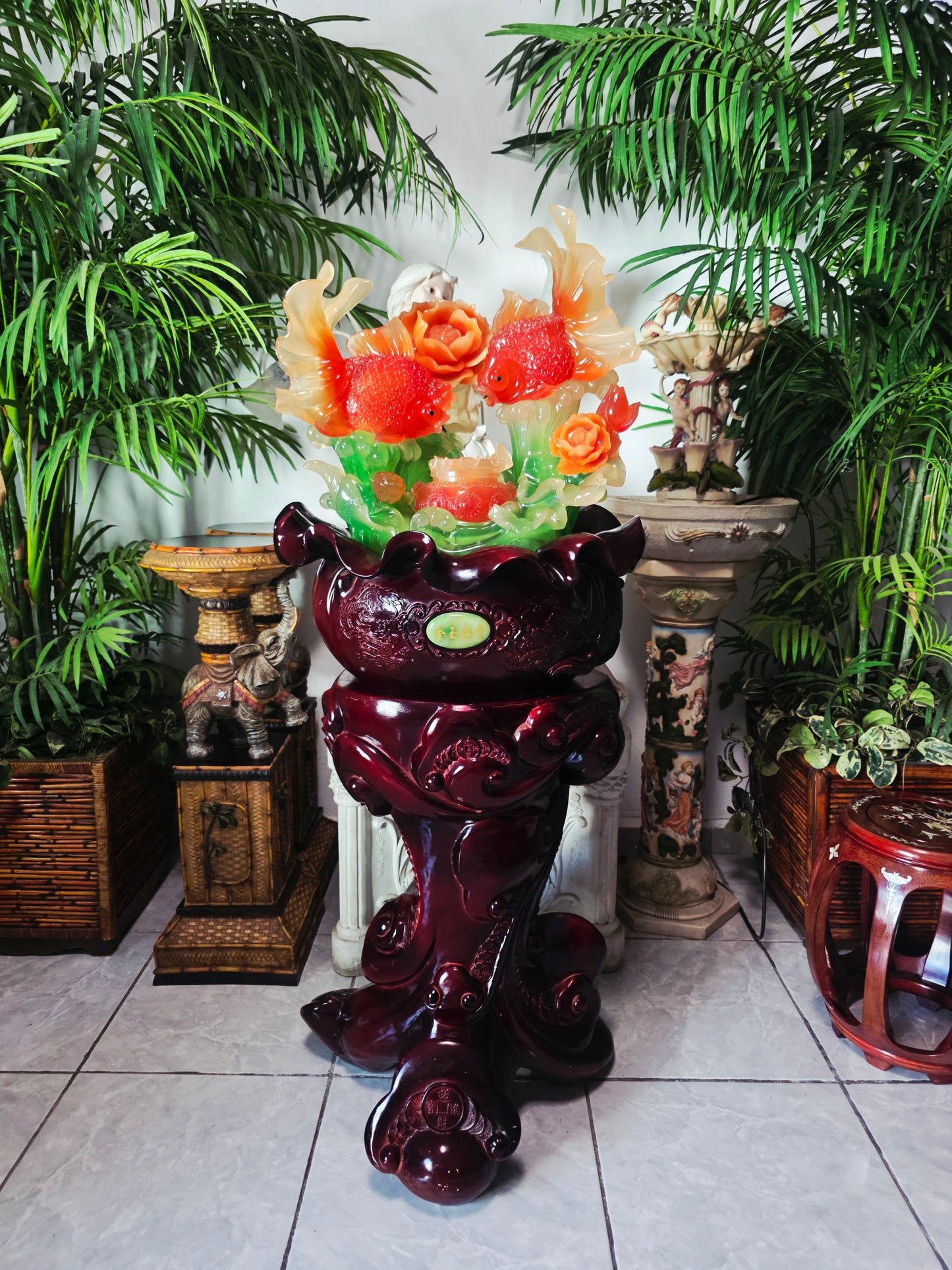 Fuente Oriental de la Abundancia – Escultura Monumental con Adorno de Peces 🐟🌸