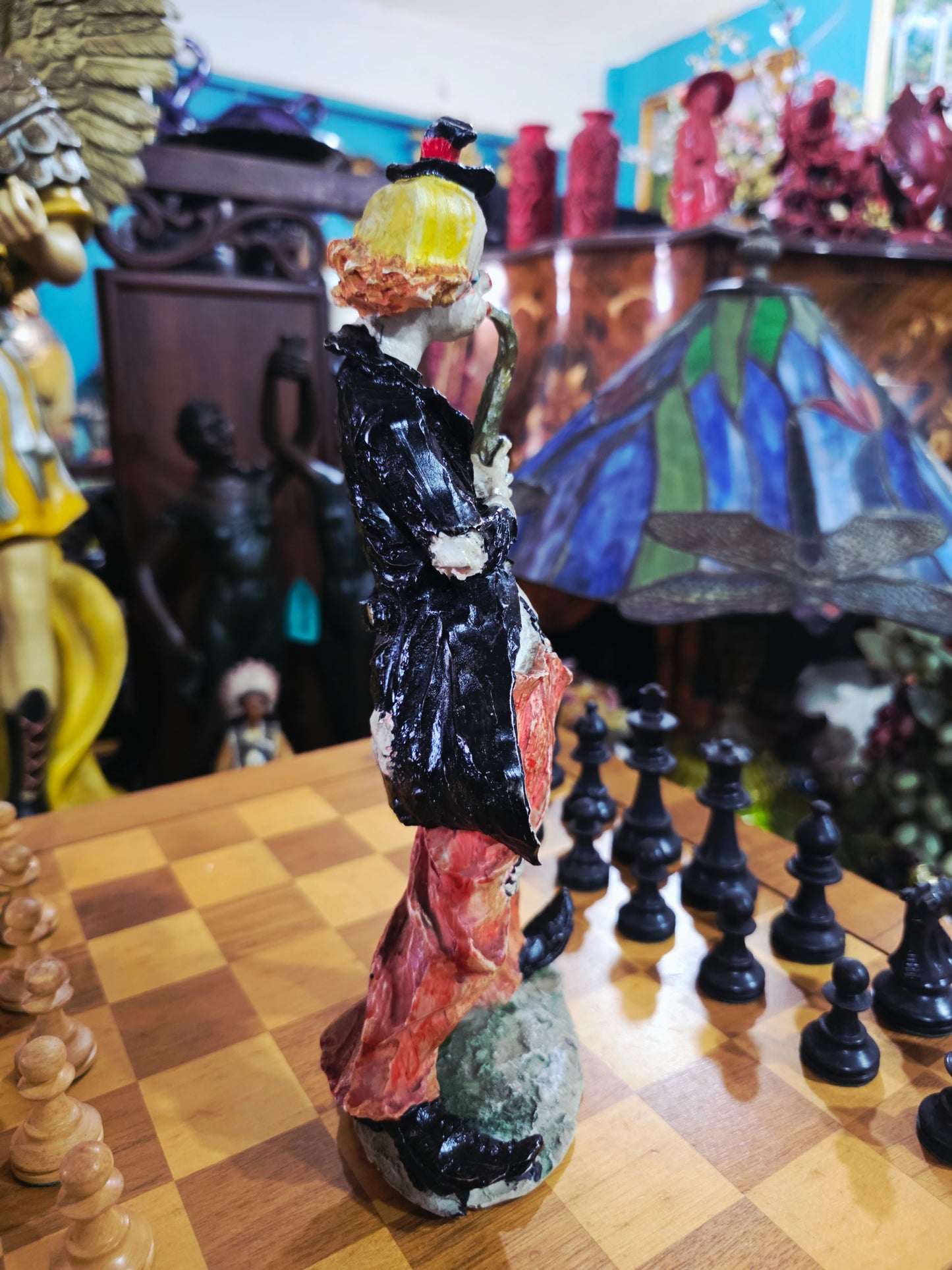 Escultura de Payasito con Saxofón en Cerámica Policromada 🎷🤡