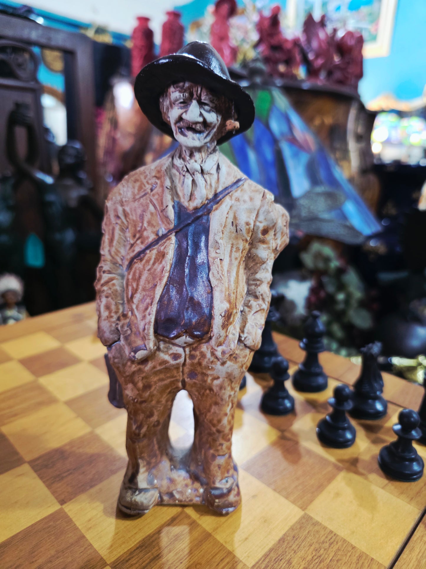 Escultura de Payasito con Pipa en Cerámica Policromada 🤡🚬