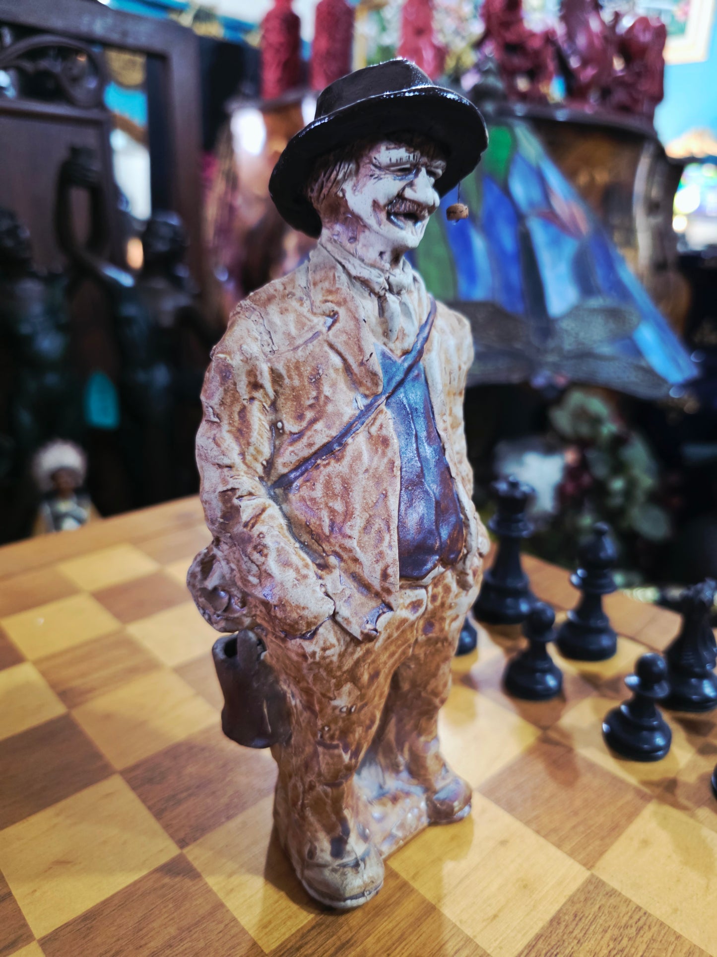 Escultura de Payasito con Pipa en Cerámica Policromada 🤡🚬