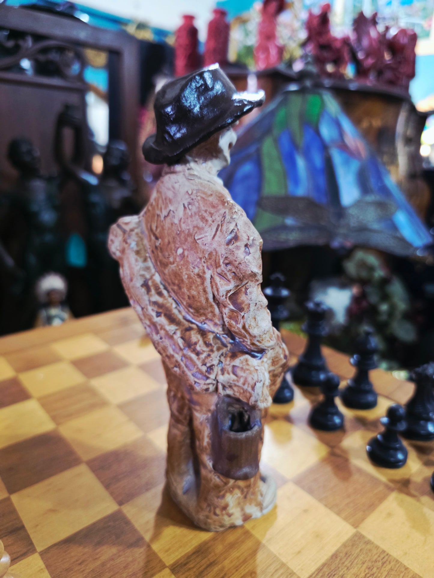 Escultura de Payasito con Pipa en Cerámica Policromada 🤡🚬