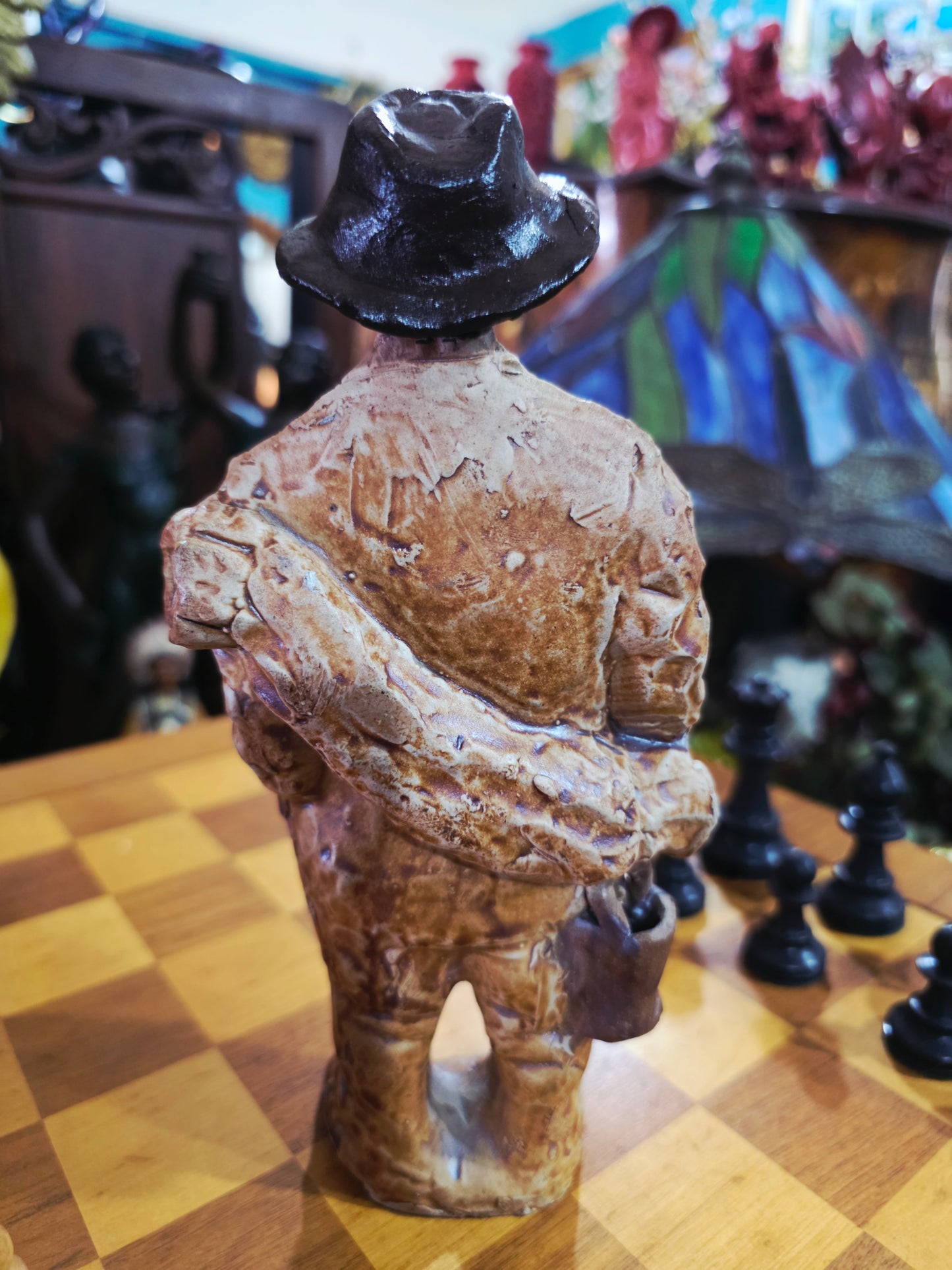 Escultura de Payasito con Pipa en Cerámica Policromada 🤡🚬