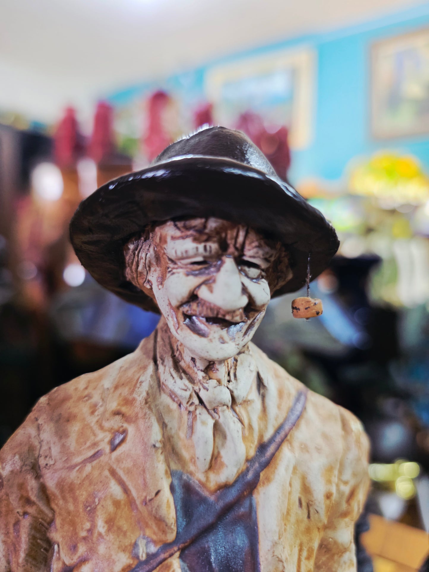 Escultura de Payasito con Pipa en Cerámica Policromada 🤡🚬