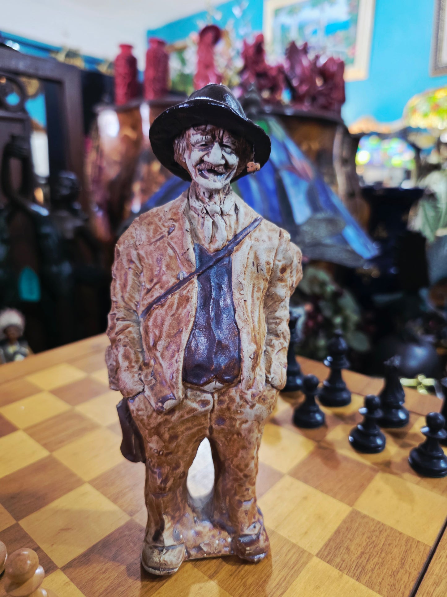 Escultura de Payasito con Pipa en Cerámica Policromada 🤡🚬