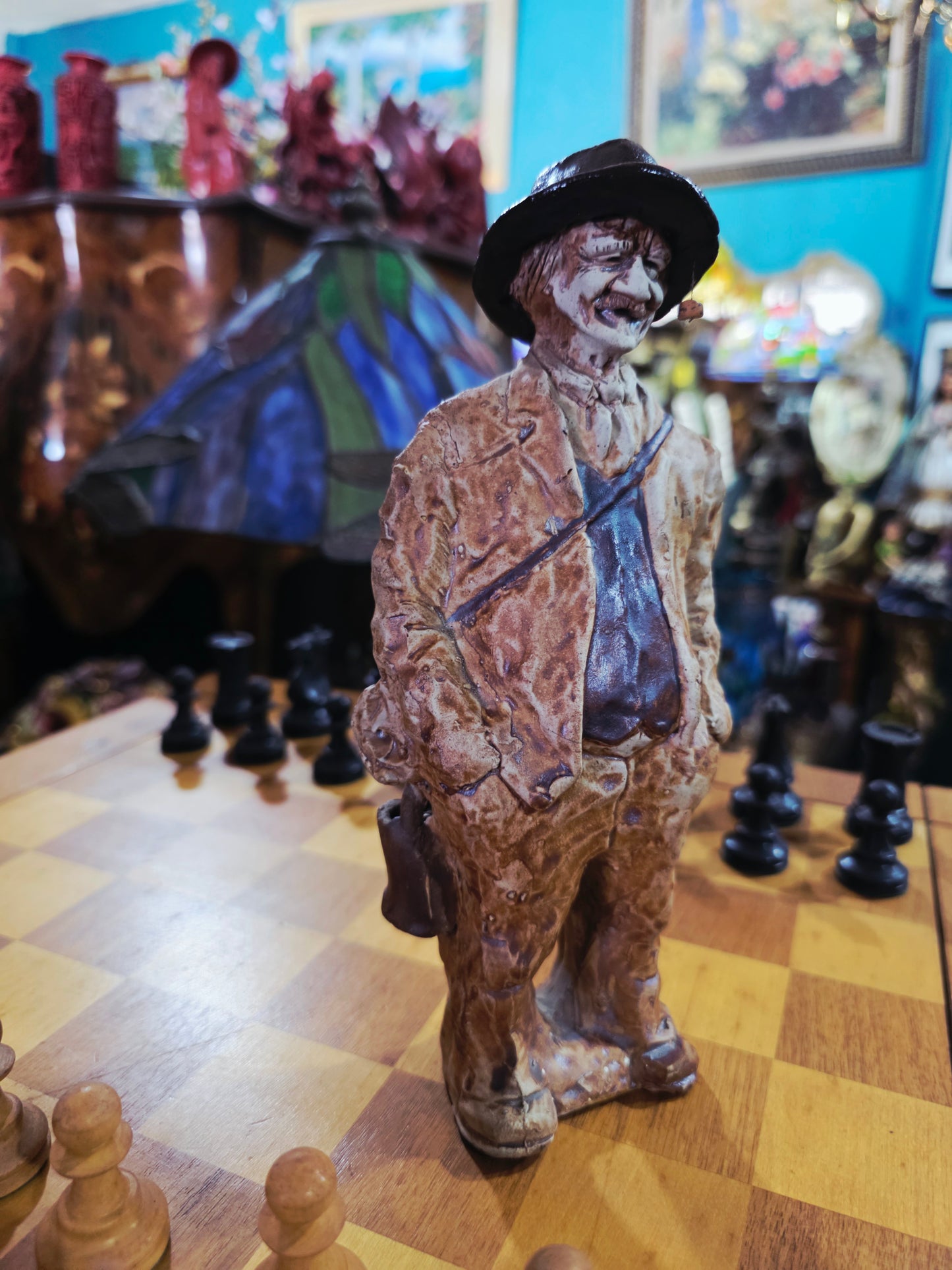 Escultura de Payasito con Pipa en Cerámica Policromada 🤡🚬