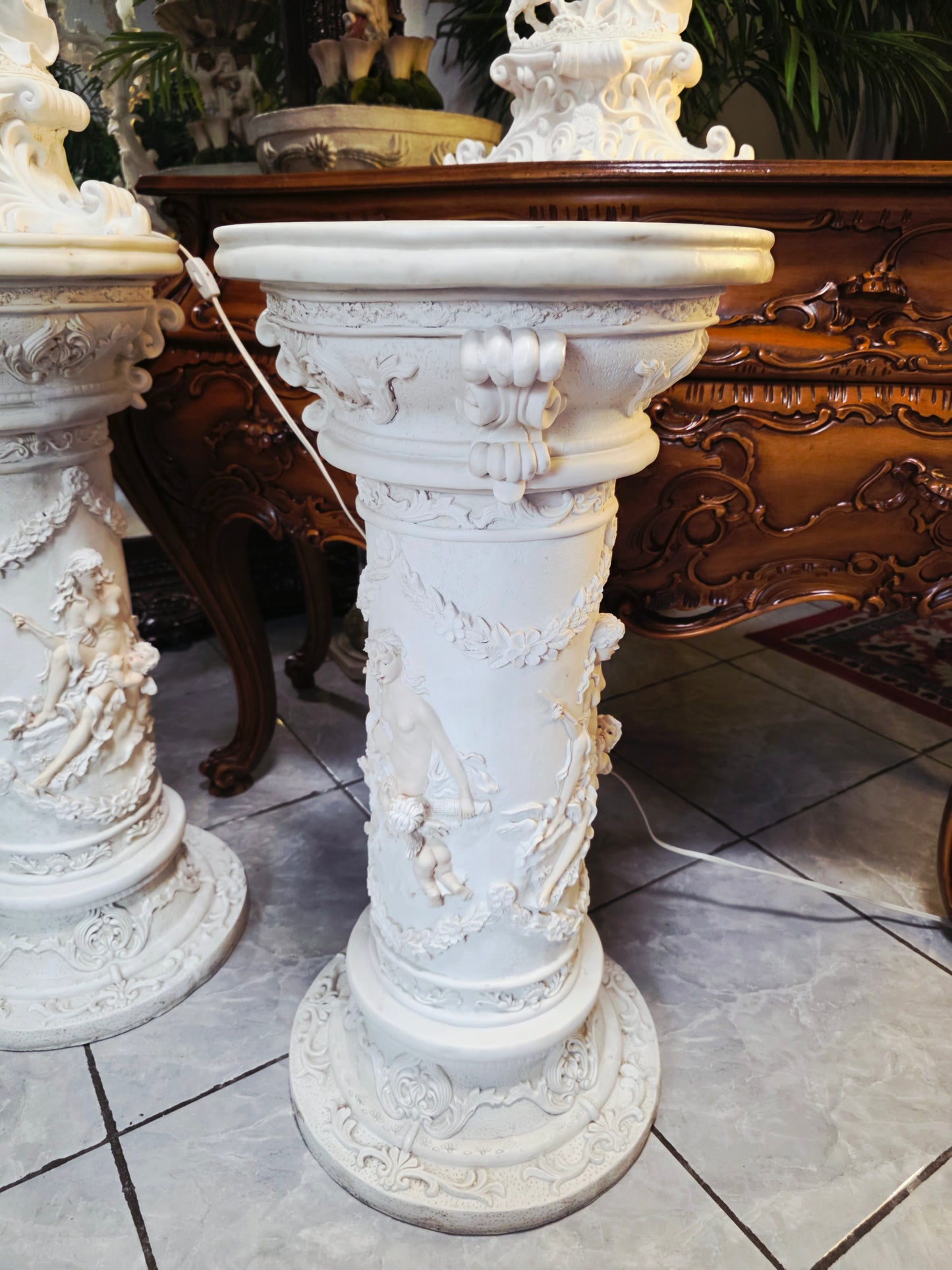 Par de Lamparas con Dos Pedestales – Elegancia Ceremonial Atemporal 🔮🌟