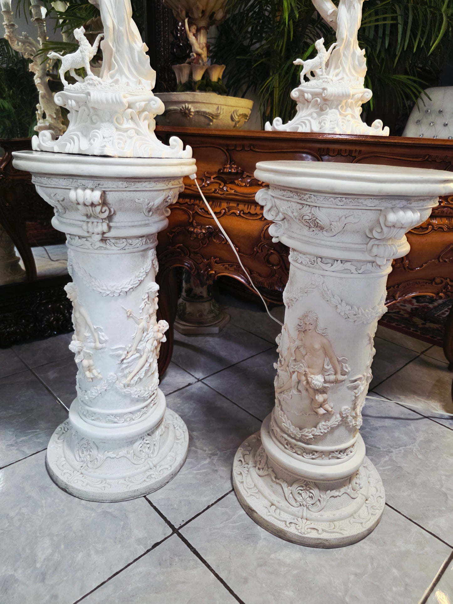 Par de Lamparas con Dos Pedestales – Elegancia Ceremonial Atemporal 🔮🌟
