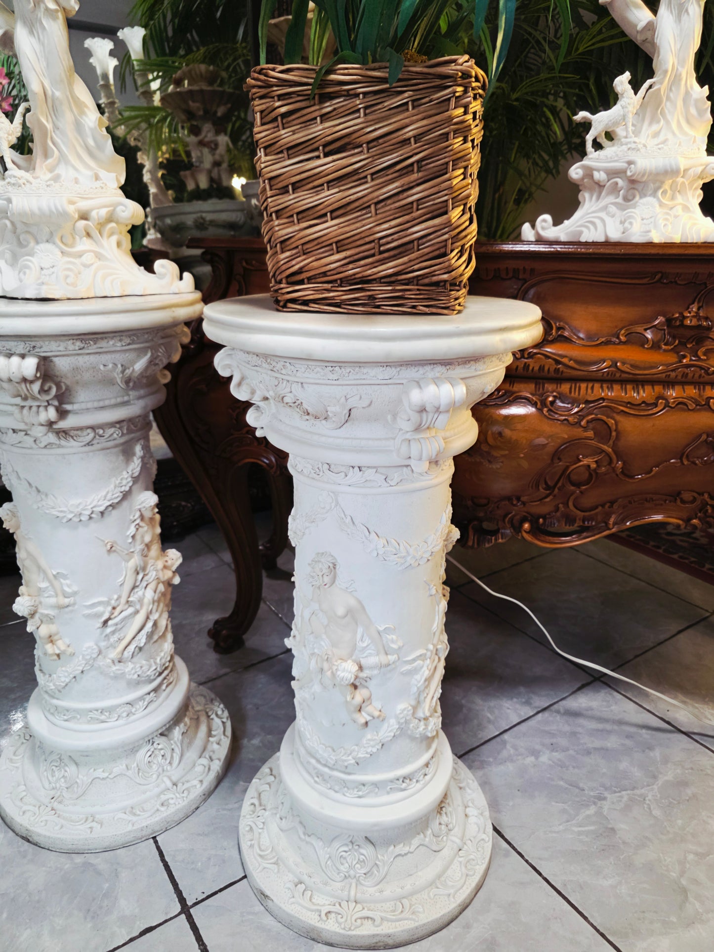 Par de Lamparas con Dos Pedestales – Elegancia Ceremonial Atemporal 🔮🌟