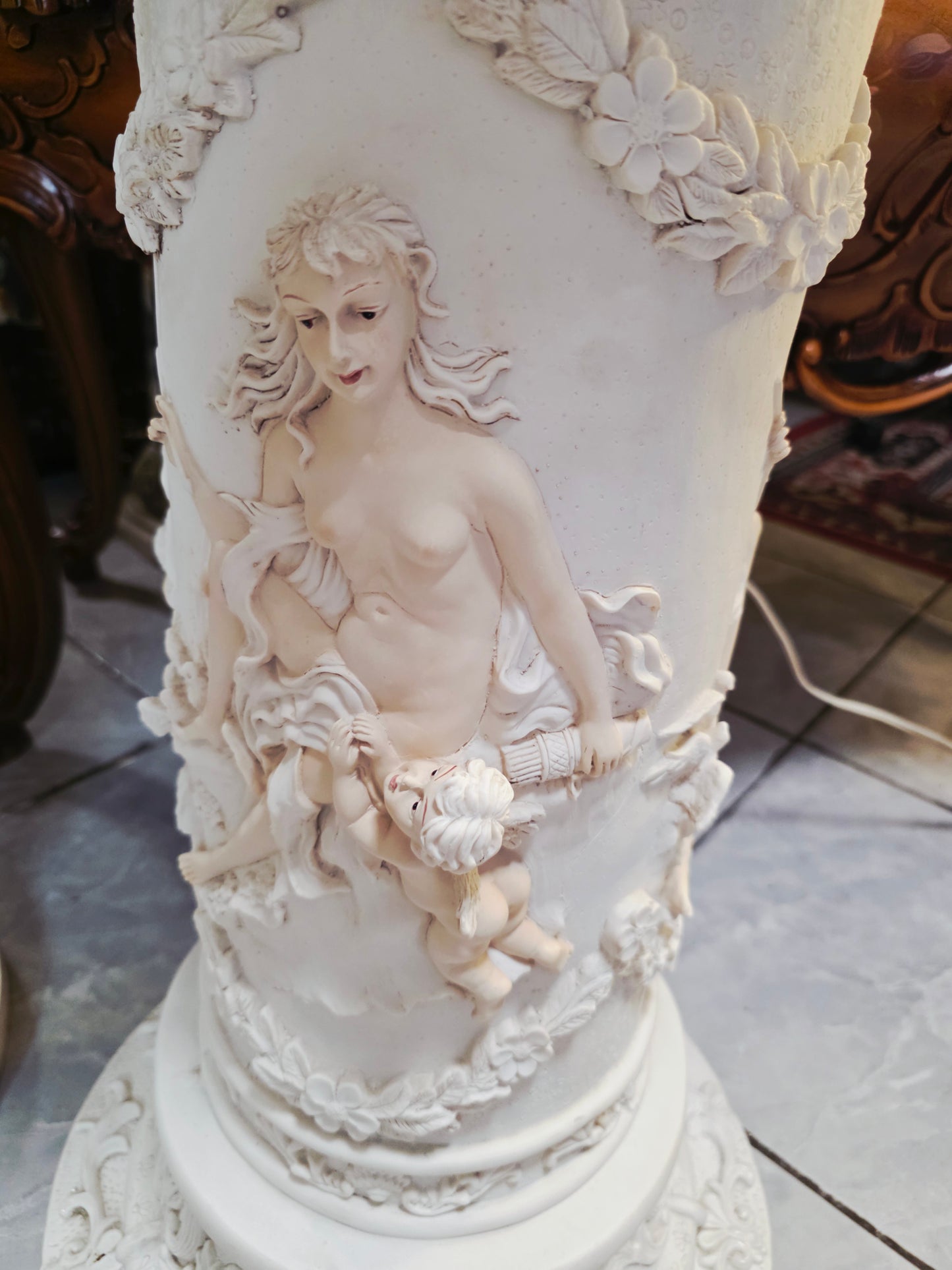 Par de Lamparas con Dos Pedestales – Elegancia Ceremonial Atemporal 🔮🌟