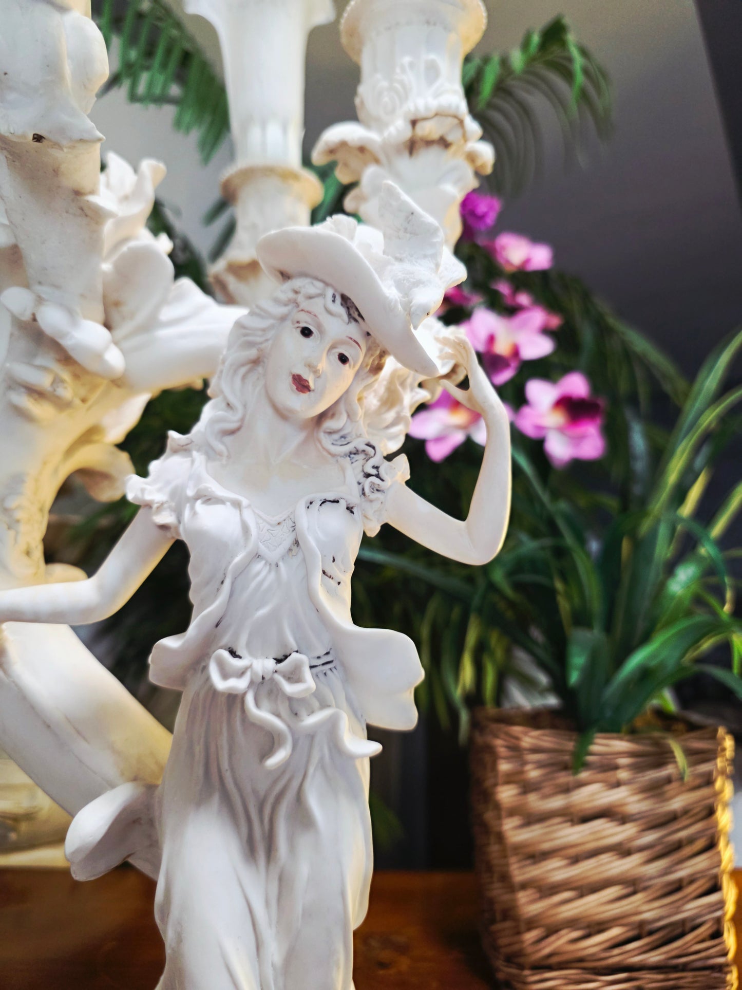 Par de Lamparas con Dos Pedestales – Elegancia Ceremonial Atemporal 🔮🌟