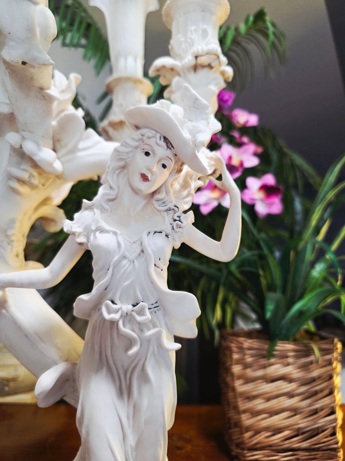 Par de Lamparas con Dos Pedestales – Elegancia Ceremonial Atemporal 🔮🌟