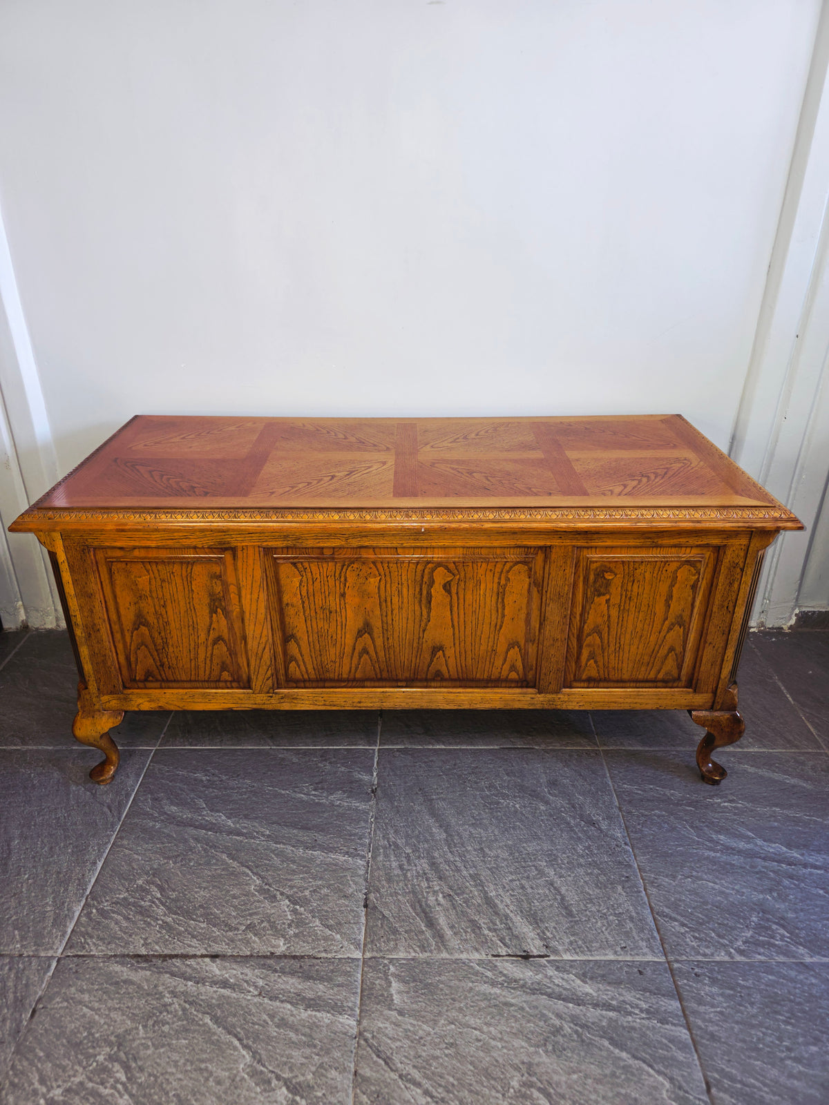 Bernhardt Flair Division Desk – Queen Anne Revival (1970s) 🪶⚜️🕊️