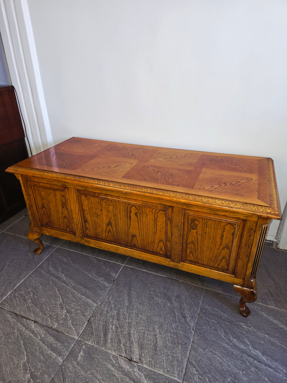 Bernhardt Flair Division Desk – Queen Anne Revival (1970s) 🪶⚜️🕊️