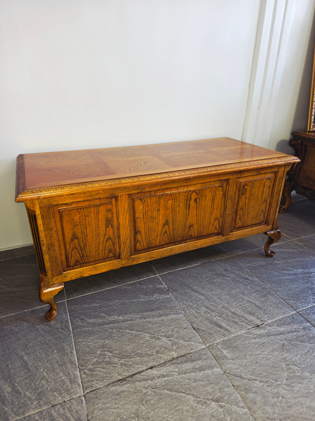 Bernhardt Flair Division Desk – Queen Anne Revival (1970s) 🪶⚜️🕊️
