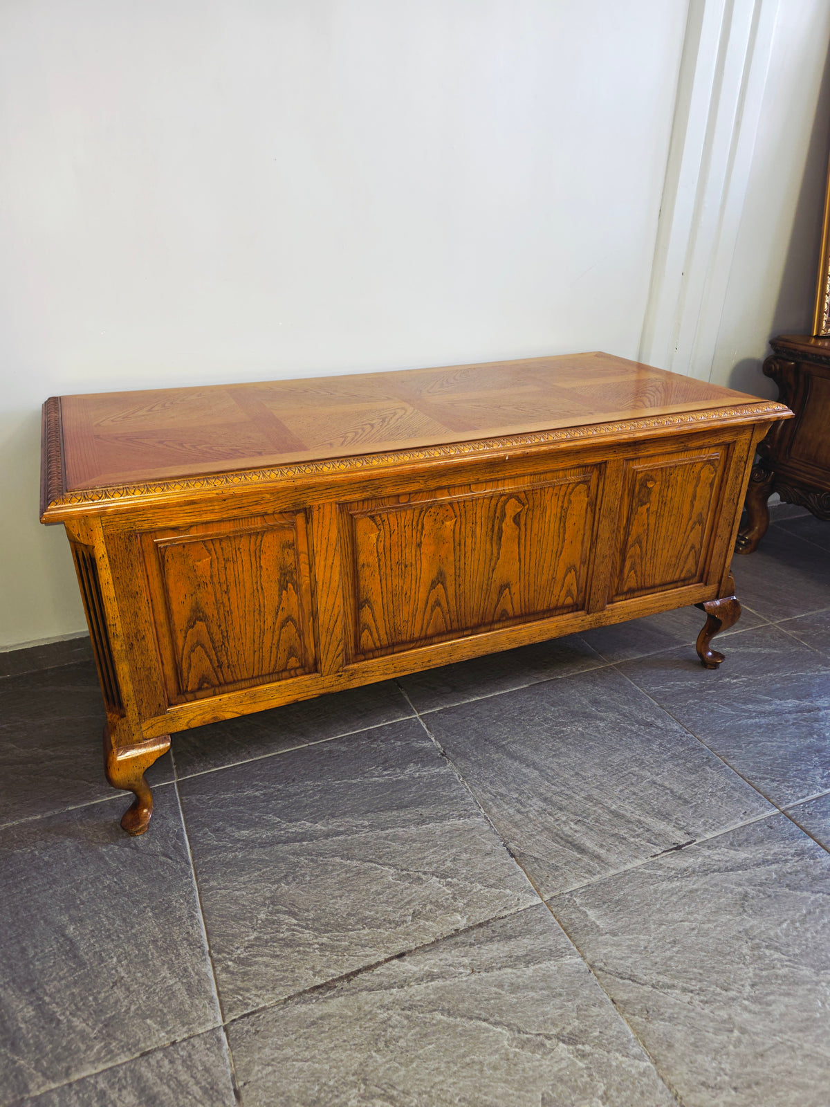 Bernhardt Flair Division Desk – Queen Anne Revival (1970s) 🪶⚜️🕊️