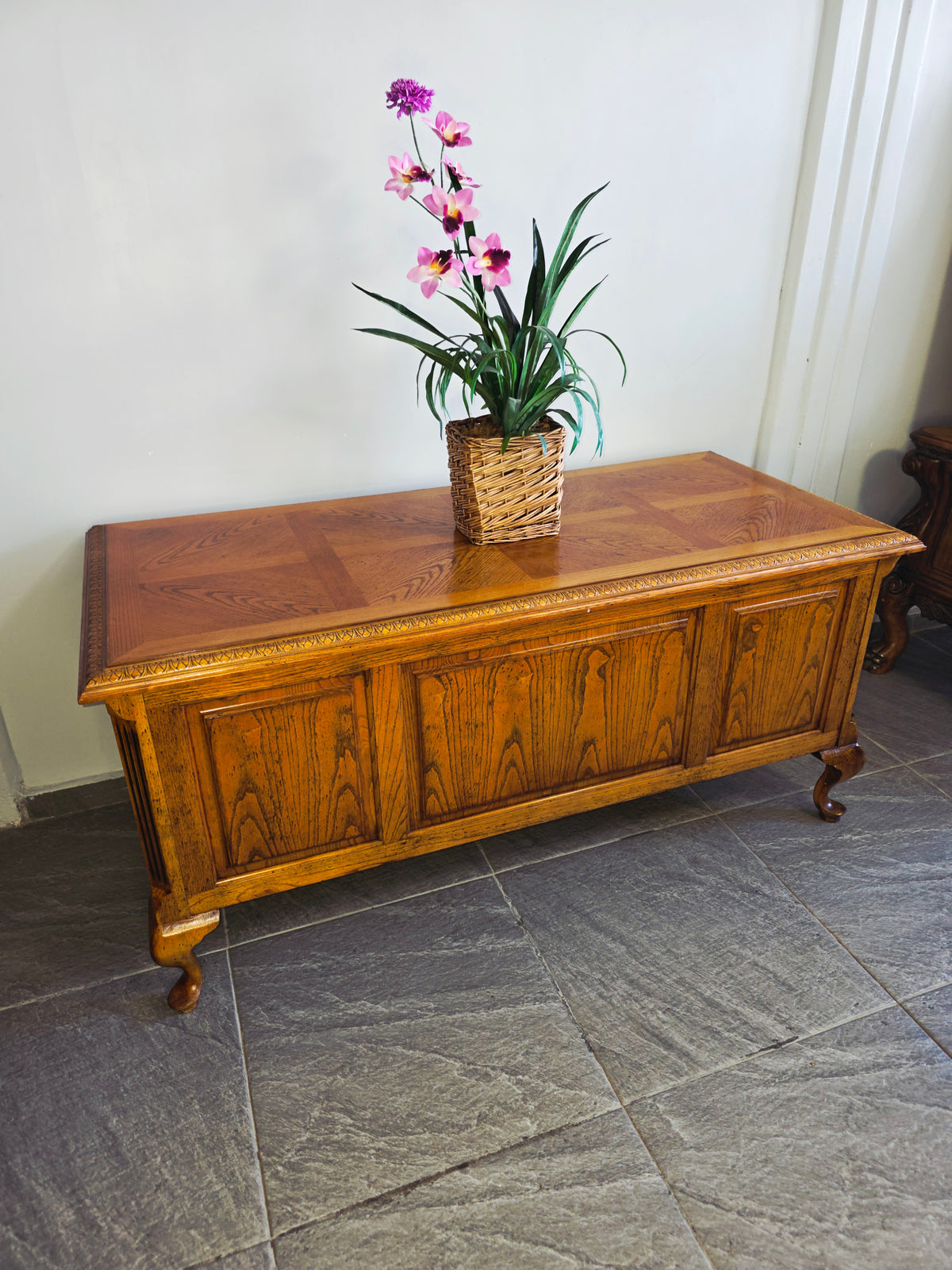 Bernhardt Flair Division Desk – Queen Anne Revival (1970s) 🪶⚜️🕊️