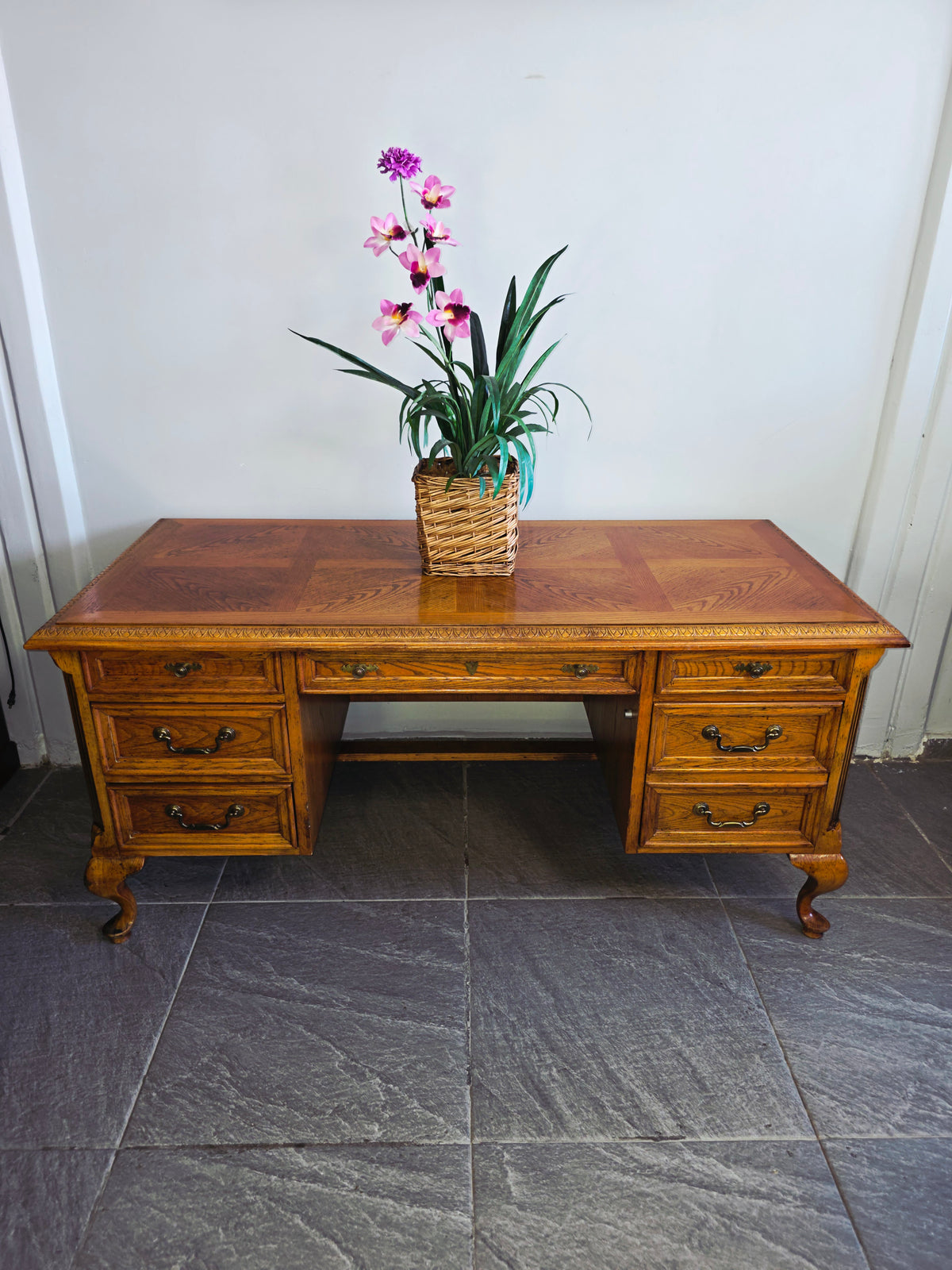 Bernhardt Flair Division Desk – Queen Anne Revival (1970s) 🪶⚜️🕊️