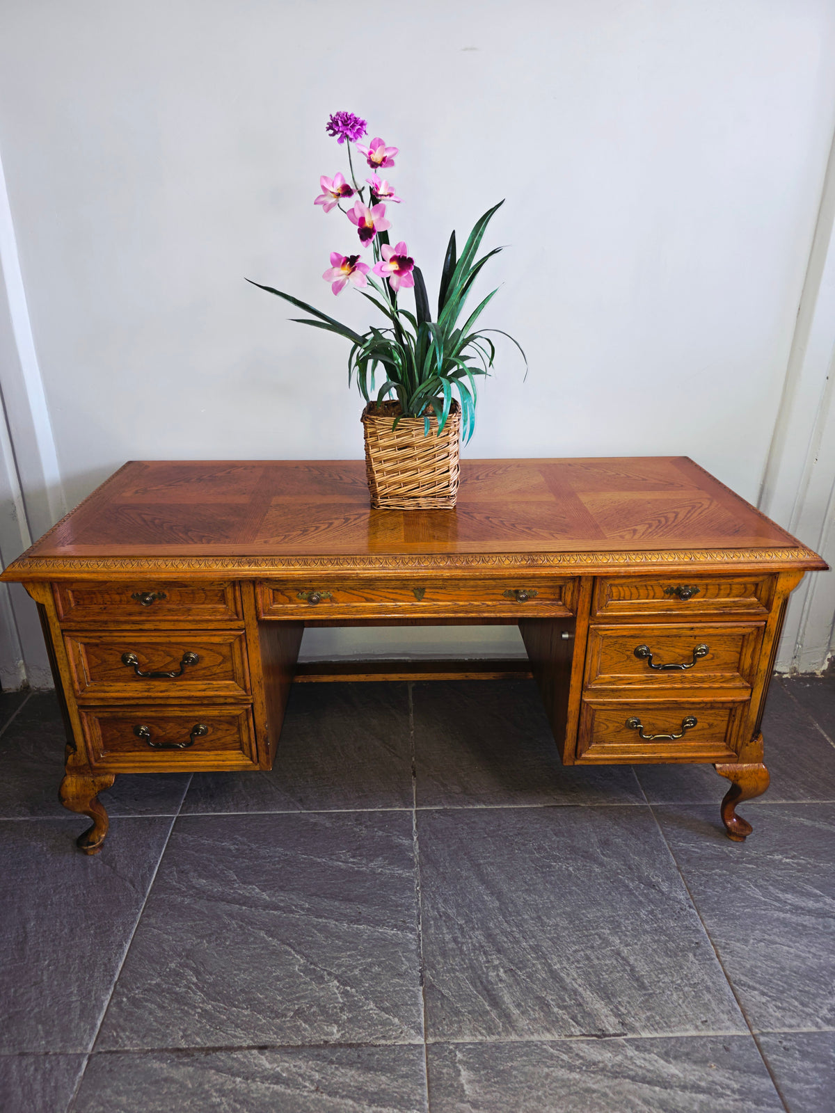 Bernhardt Flair Division Desk – Queen Anne Revival (1970s) 🪶⚜️🕊️