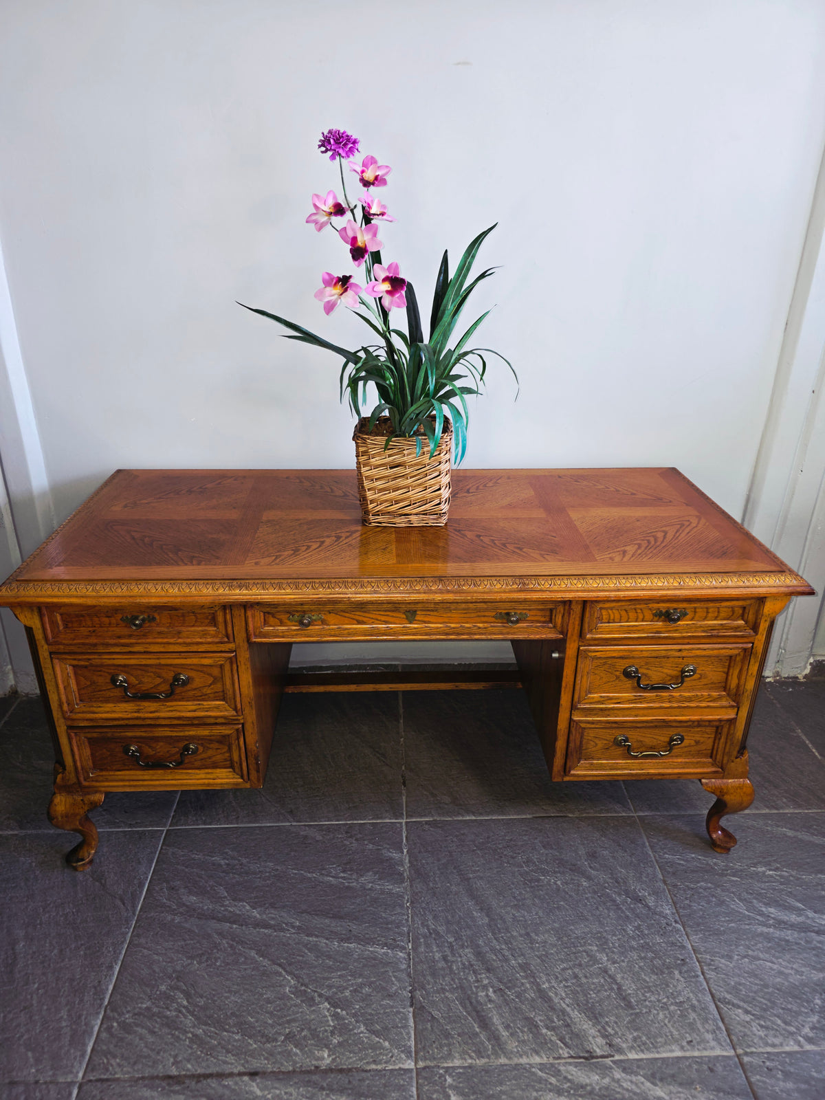 Bernhardt Flair Division Desk – Queen Anne Revival (1970s) 🪶⚜️🕊️