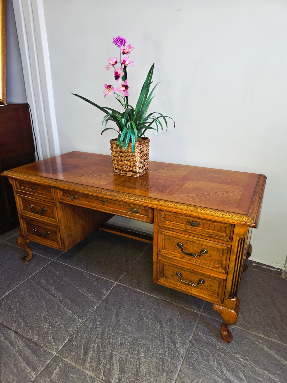 Bernhardt Flair Division Desk – Queen Anne Revival (1970s) 🪶⚜️🕊️