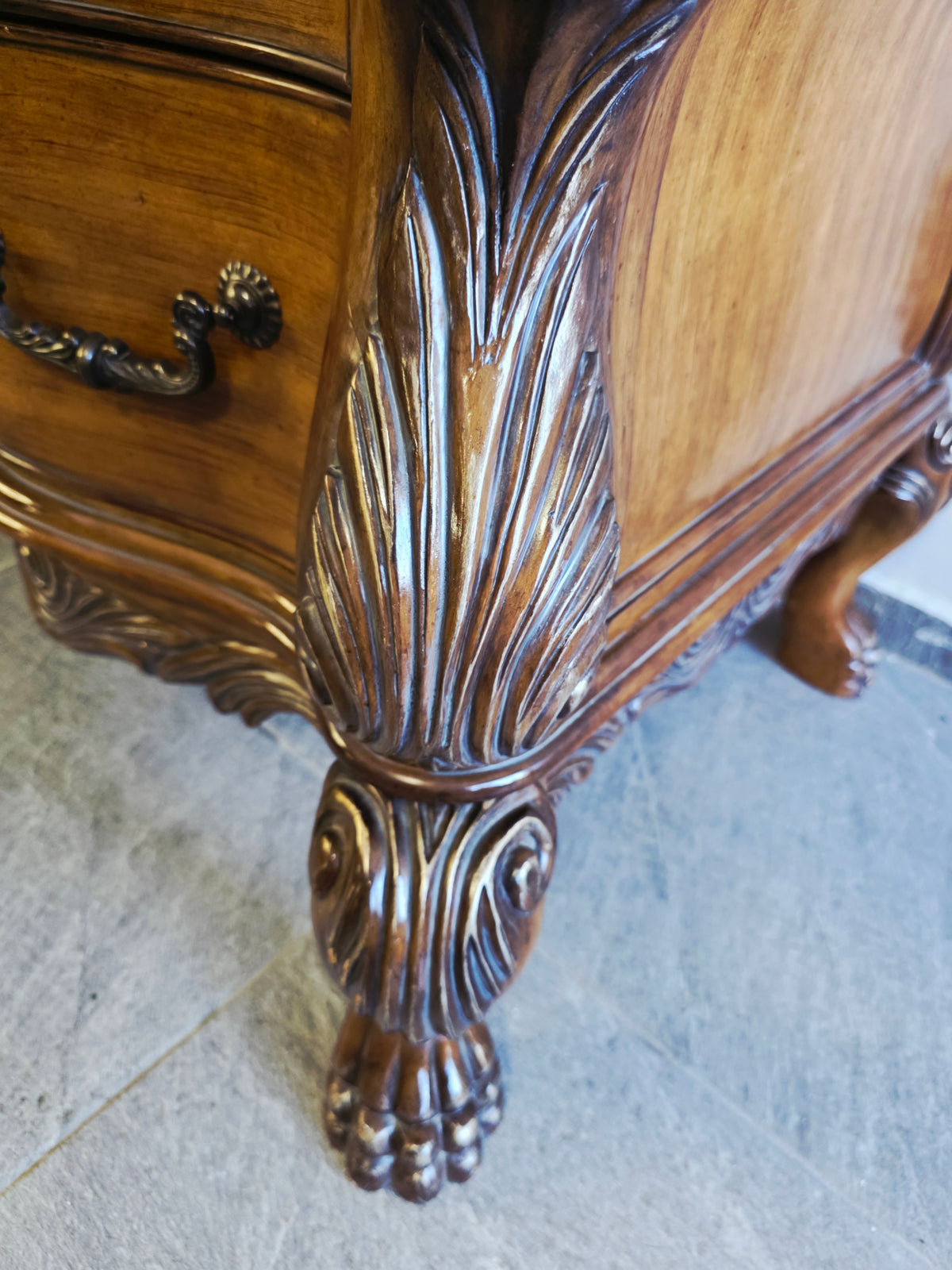 AICO Executive Desk – Michael Amini, Signature Series⚜️🏛️🌿