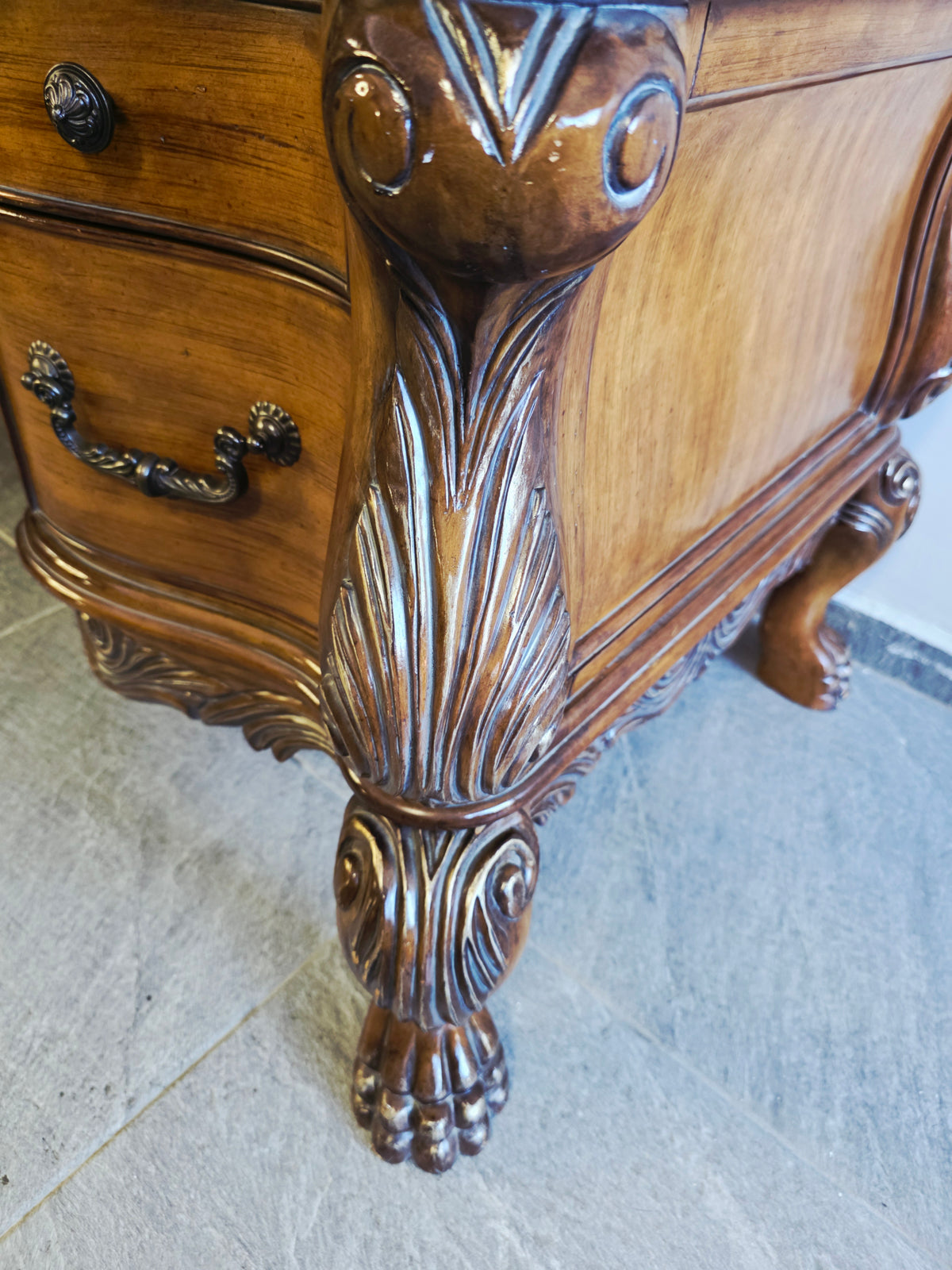 AICO Executive Desk – Michael Amini, Signature Series⚜️🏛️🌿