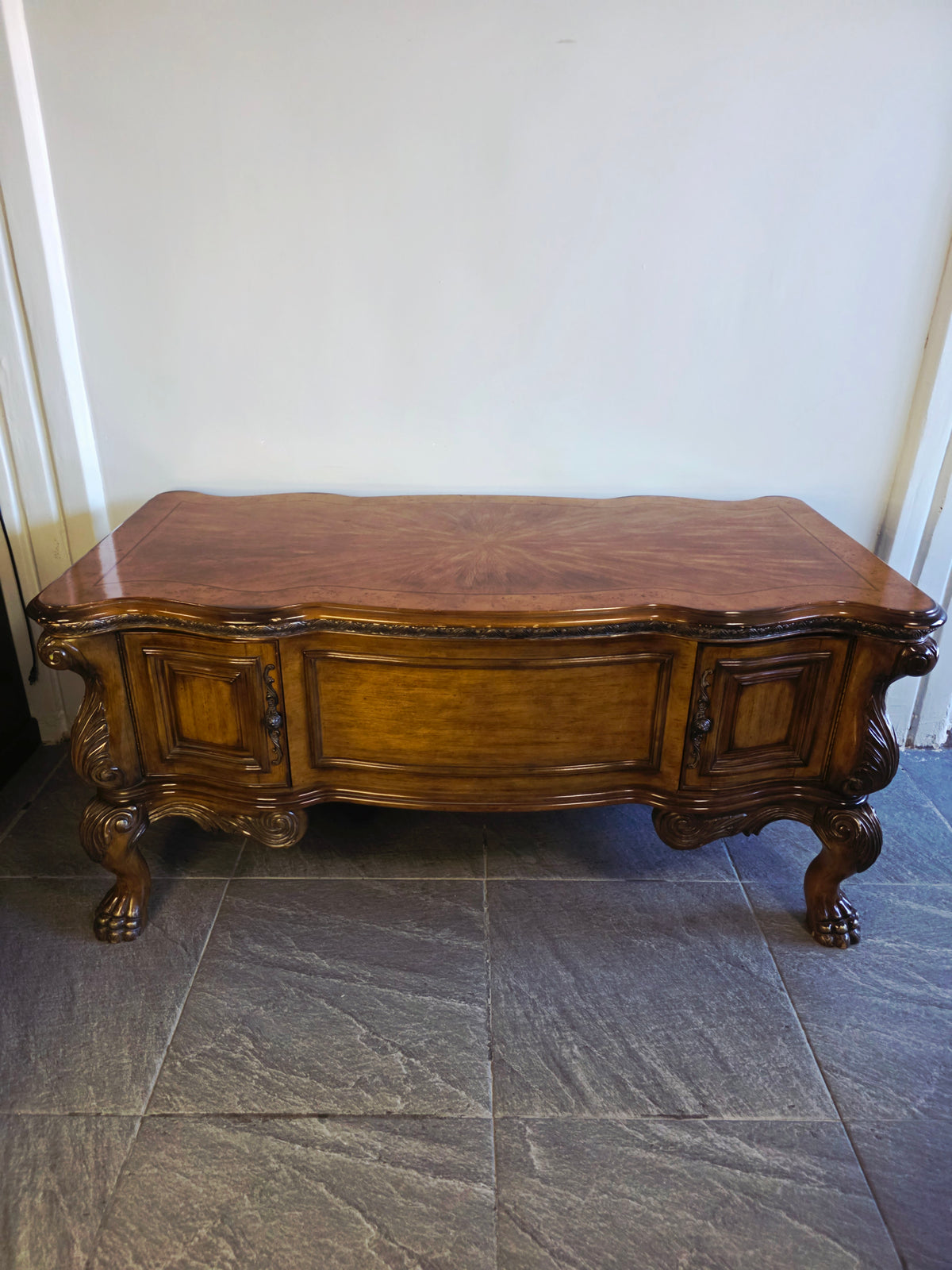 AICO Executive Desk – Michael Amini, Signature Series⚜️🏛️🌿