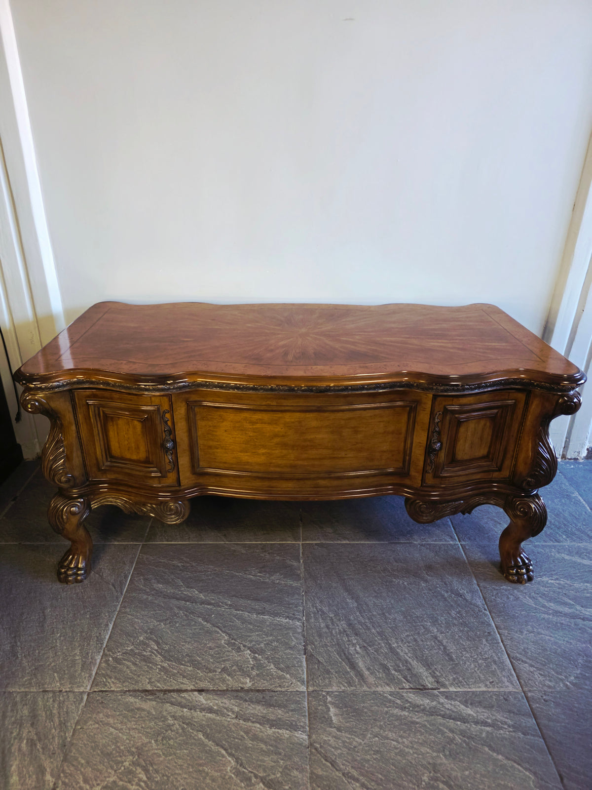 AICO Executive Desk – Michael Amini, Signature Series⚜️🏛️🌿