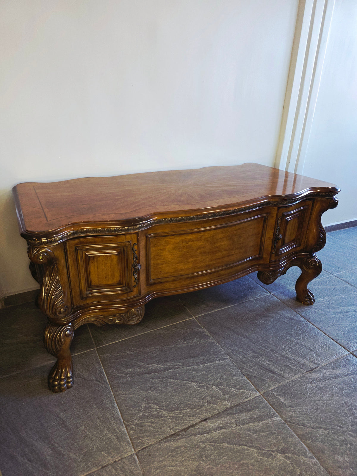 AICO Executive Desk – Michael Amini, Signature Series⚜️🏛️🌿