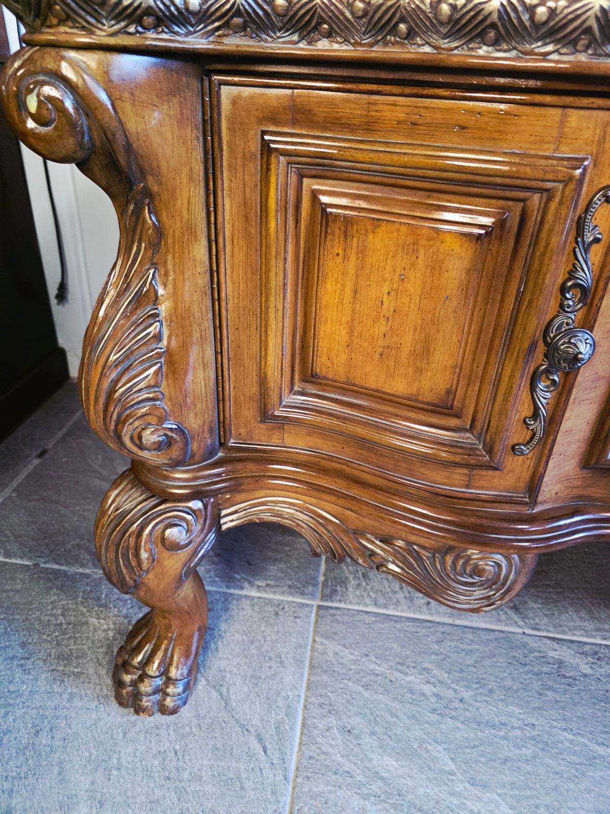 AICO Executive Desk – Michael Amini, Signature Series⚜️🏛️🌿