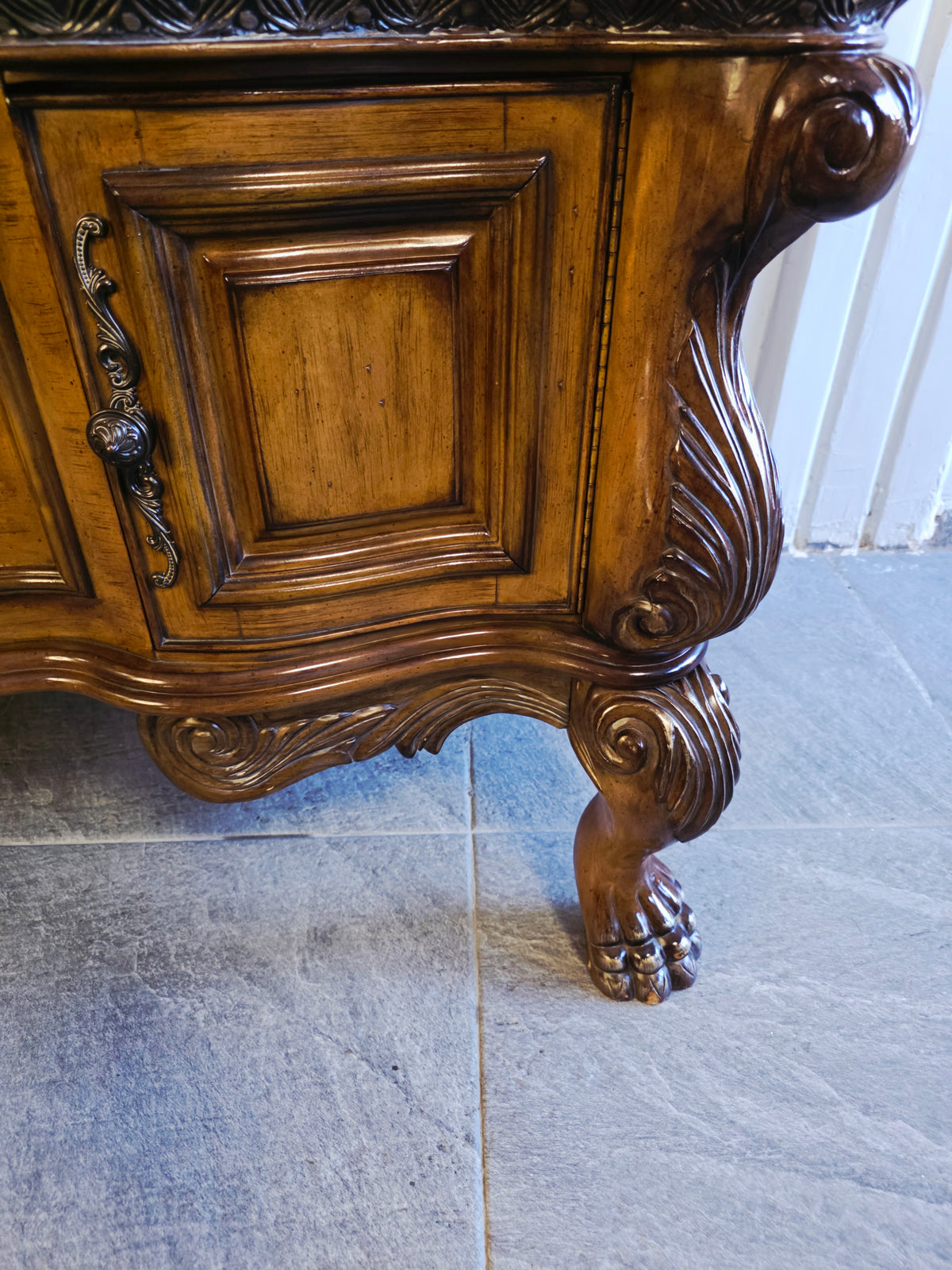 AICO Executive Desk – Michael Amini, Signature Series⚜️🏛️🌿