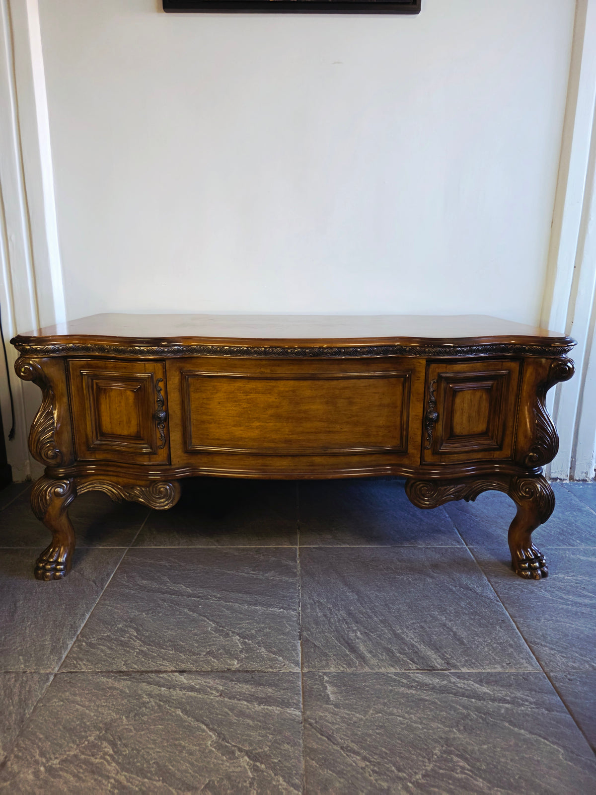 AICO Executive Desk – Michael Amini, Signature Series⚜️🏛️🌿