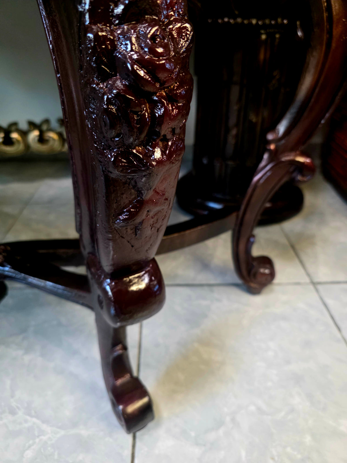 Consola Isabelina – Elegancia Histórica en Madera 🌿🏛️🌿
